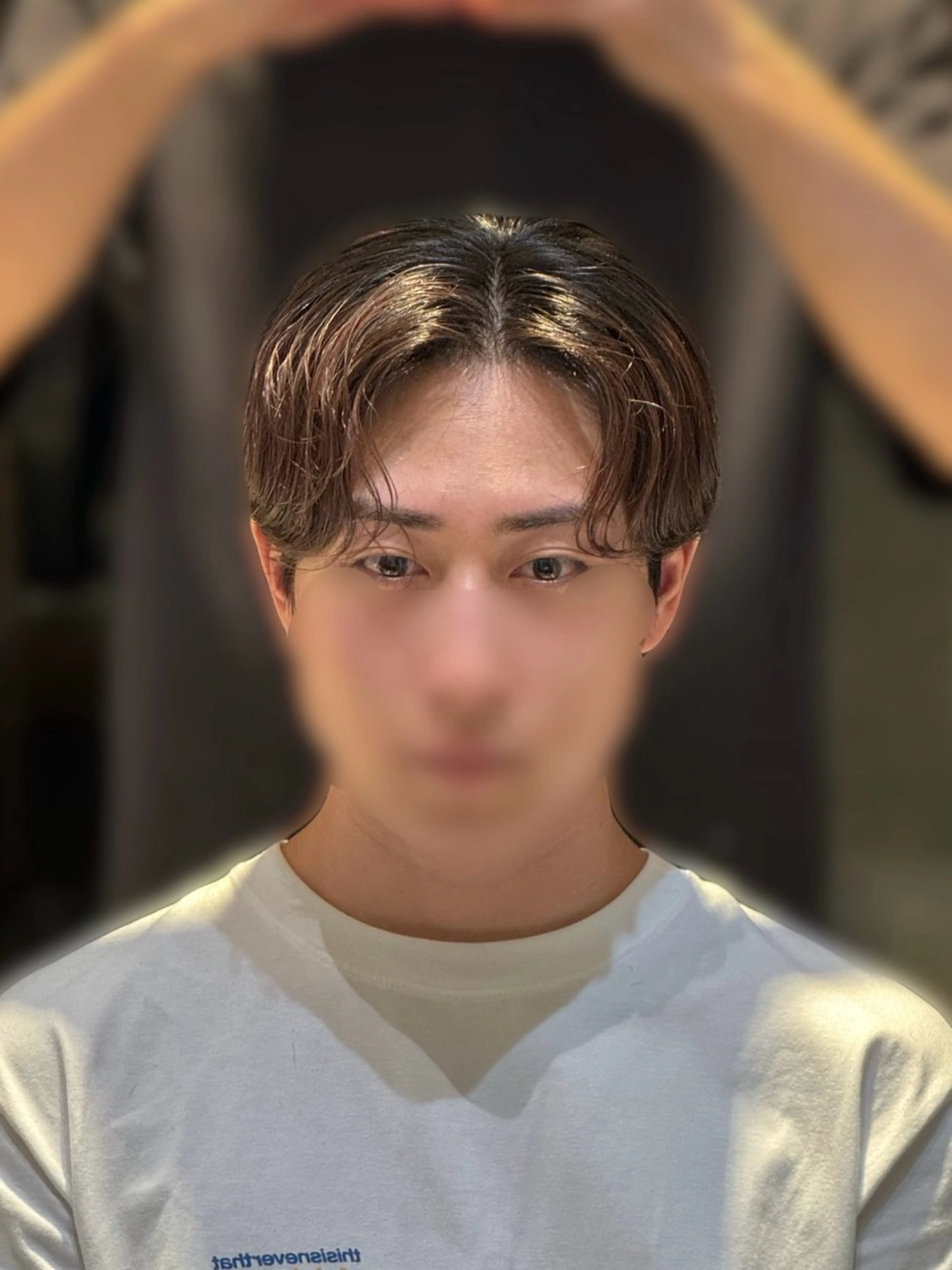 ショート パーマ メンズ センターパート コンマヘア ダウンパーマ カルマパーマ メンズ韓国風 YUKI🇰🇷 カルマ／ダウンパーマのヘアスタイル