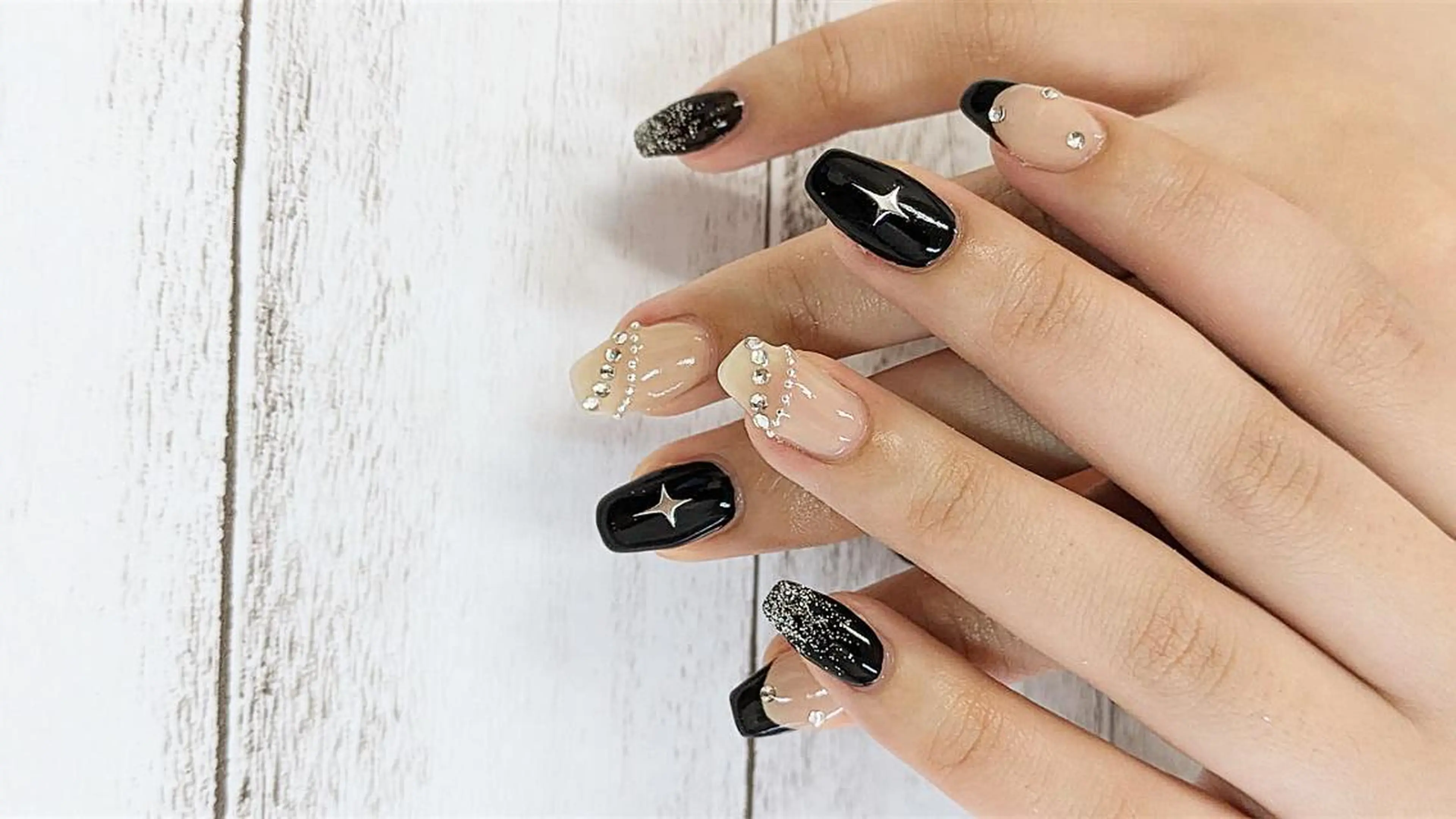 ネイル ハンドネイル リラネイル Aikenのネイルデザイン