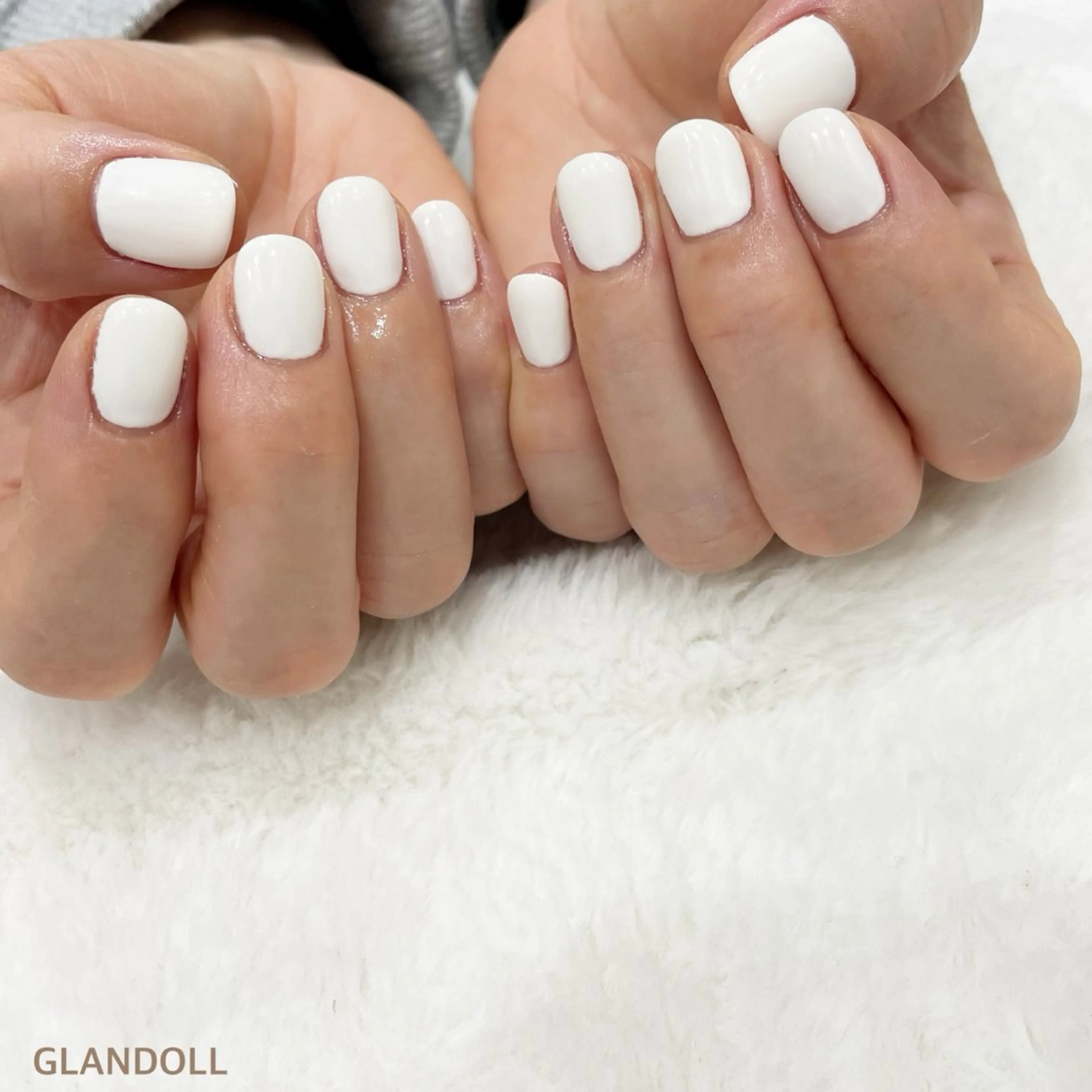 ネイル ホワイト ハンドネイル GLANDOLL YURIのネイルデザイン
