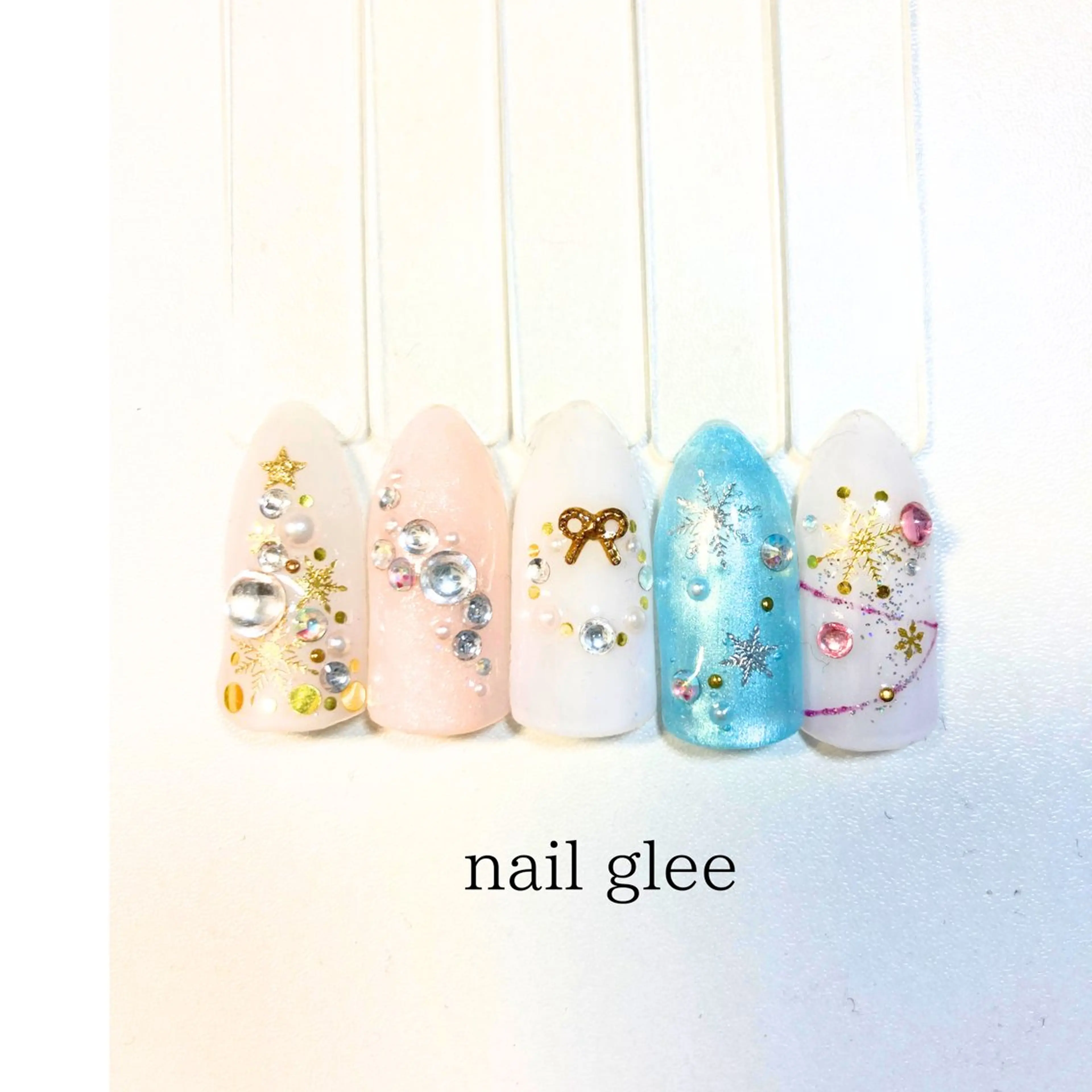 ミディアム ハンドネイル RISA nail gleeのネイルデザイン