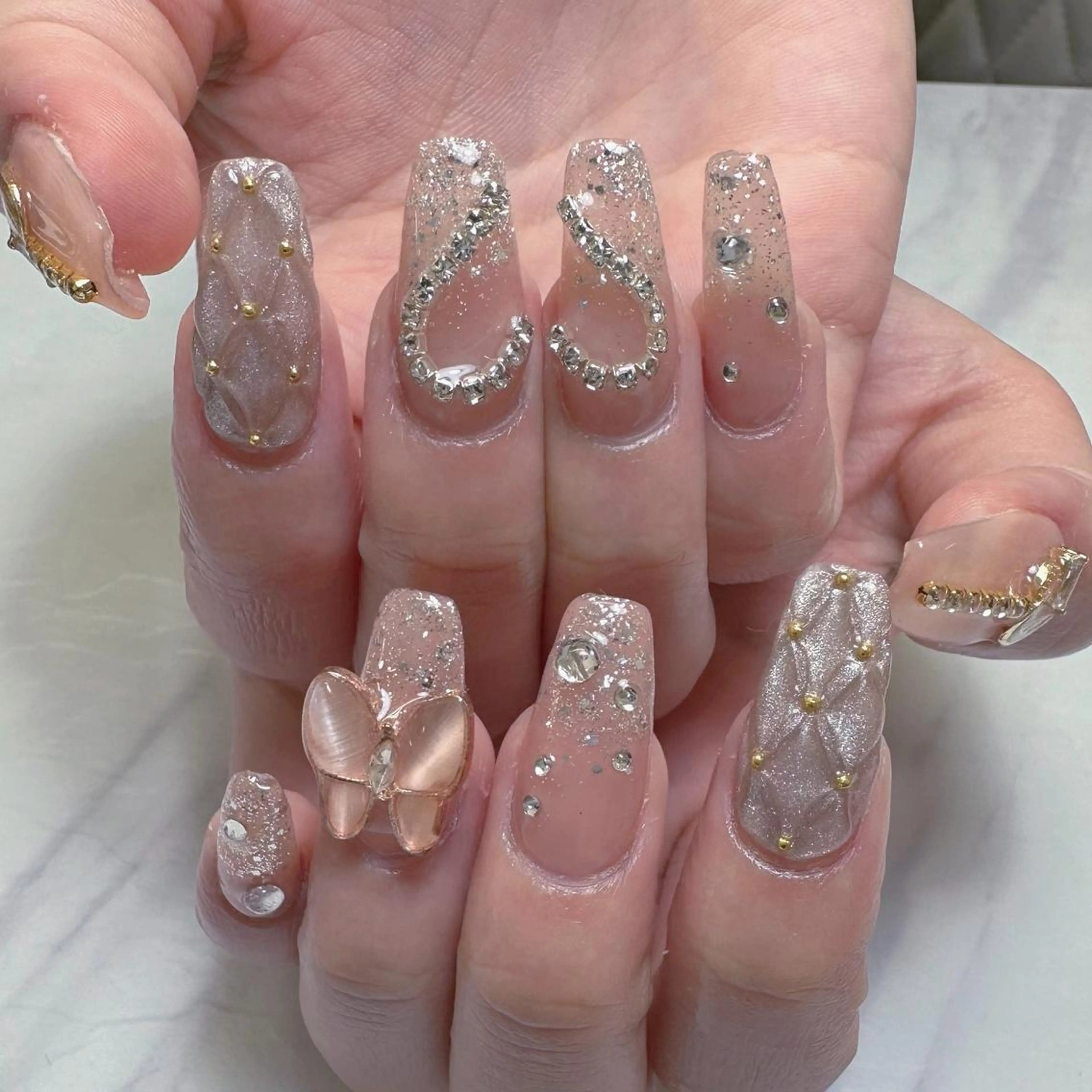 ミディアム ハンドネイル DIAMOND 💦のネイルデザイン