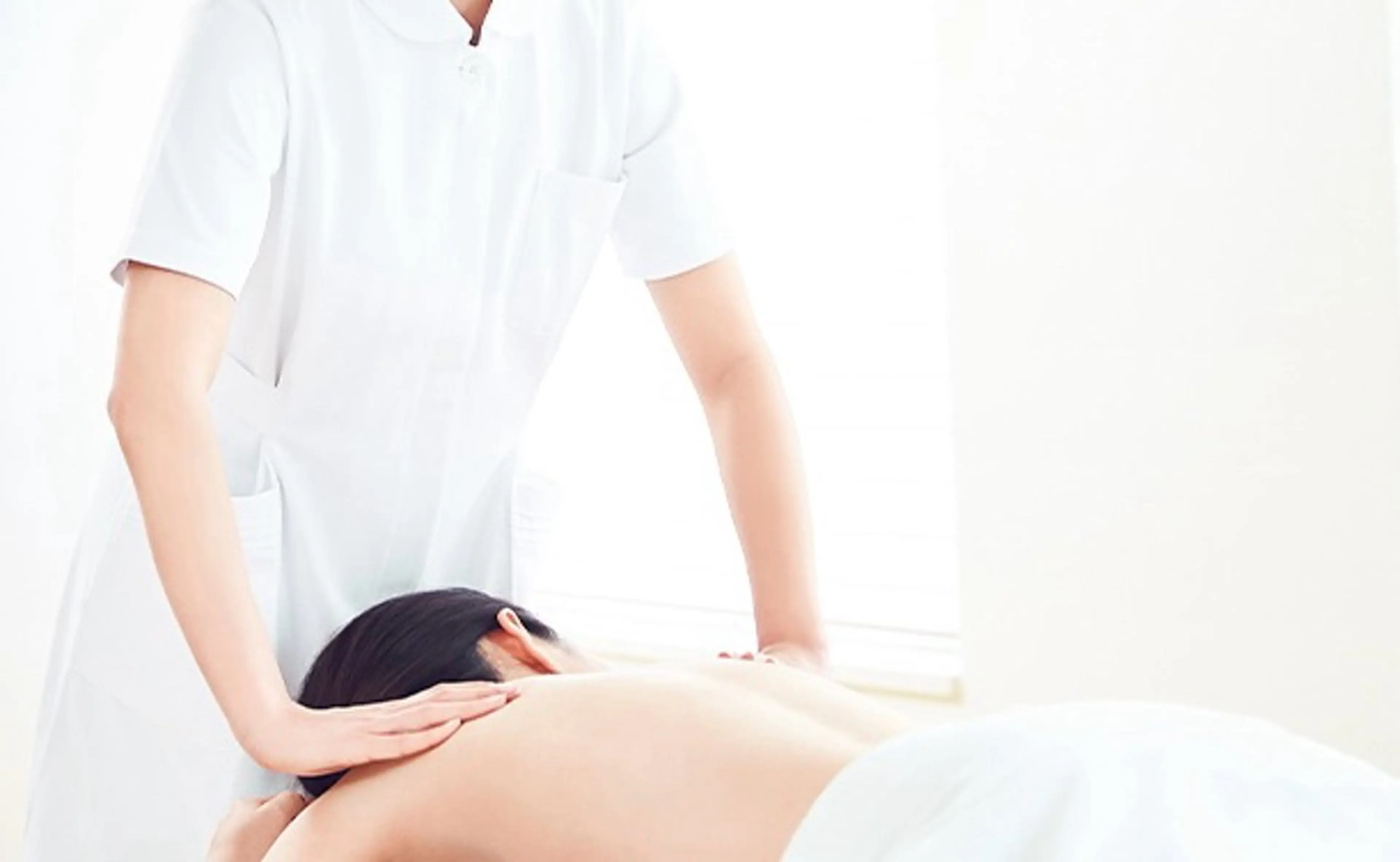 オイルボディエステ全身(太もも～指先の足裏面前面・背面 デコルテ～腕全体)の写真