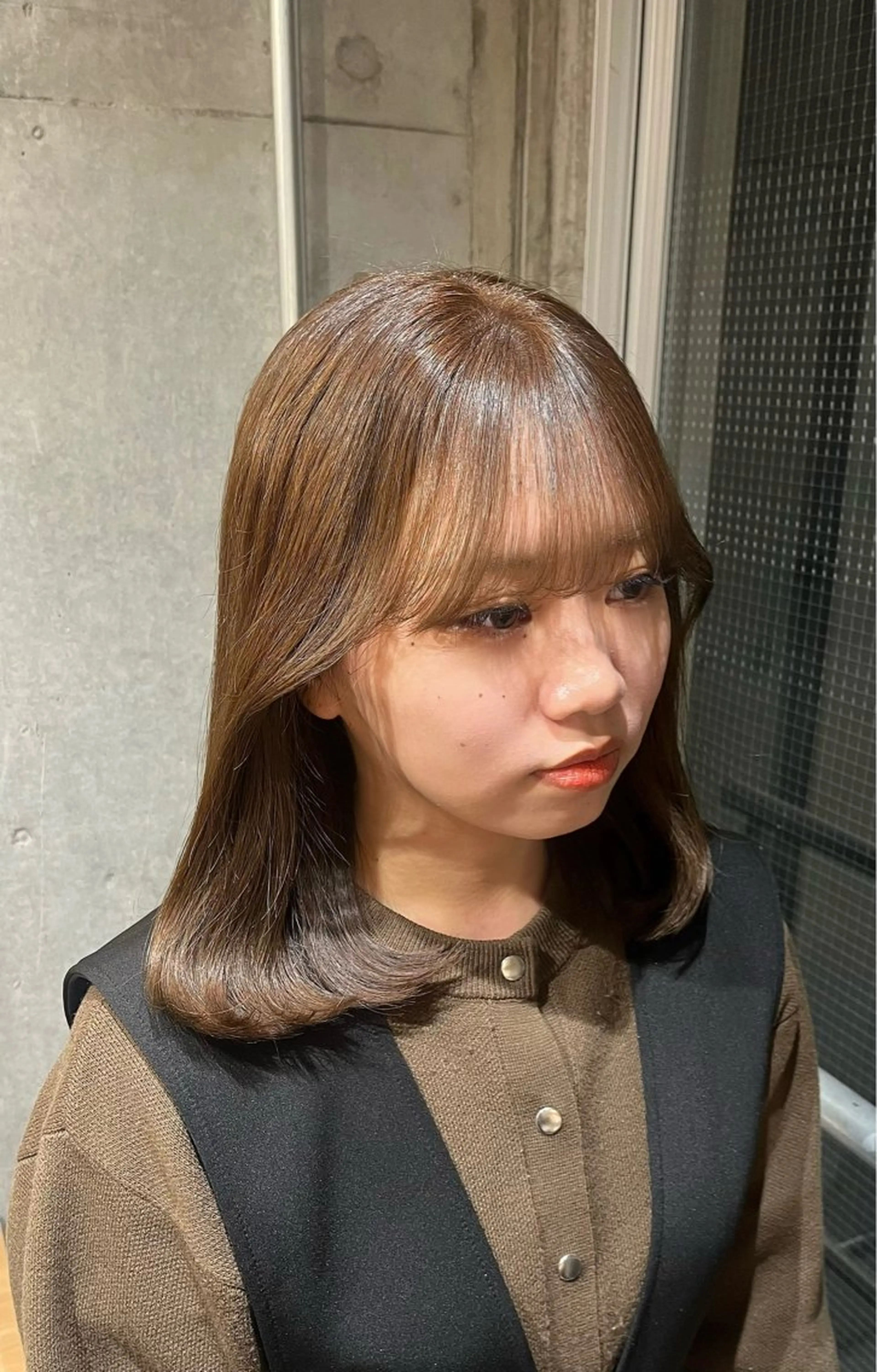 ミディアム カラー ベージュカラー ブリーチ ブリーチなしカラー オリーブベージュ レイヤー/ボブカット kanohaのヘアスタイル