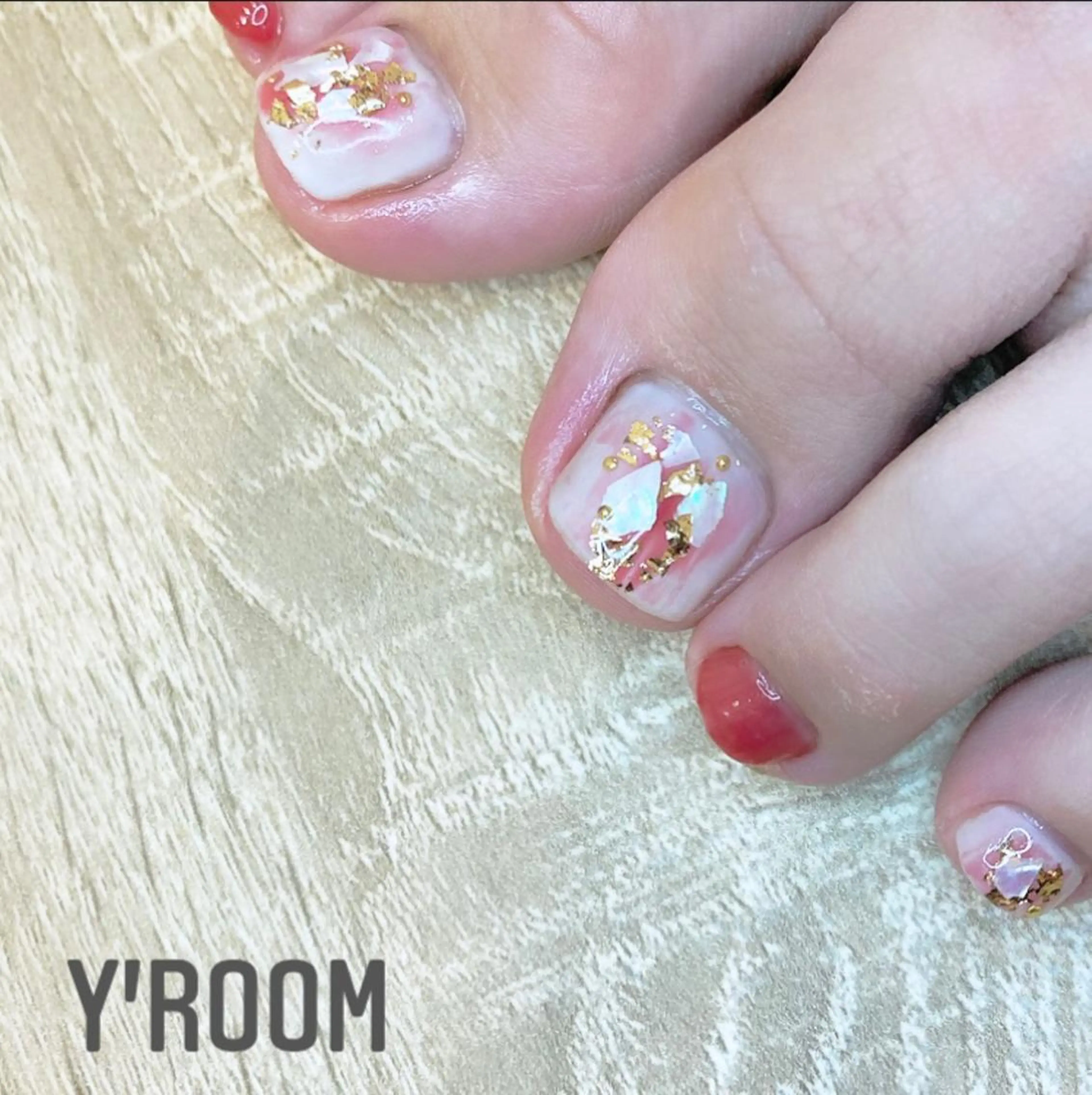 ネイル オーロラネイル フラッシュネイル フットネイル ジェルネイル グラデーション YUKA （ネイリスト）のネイルデザイン