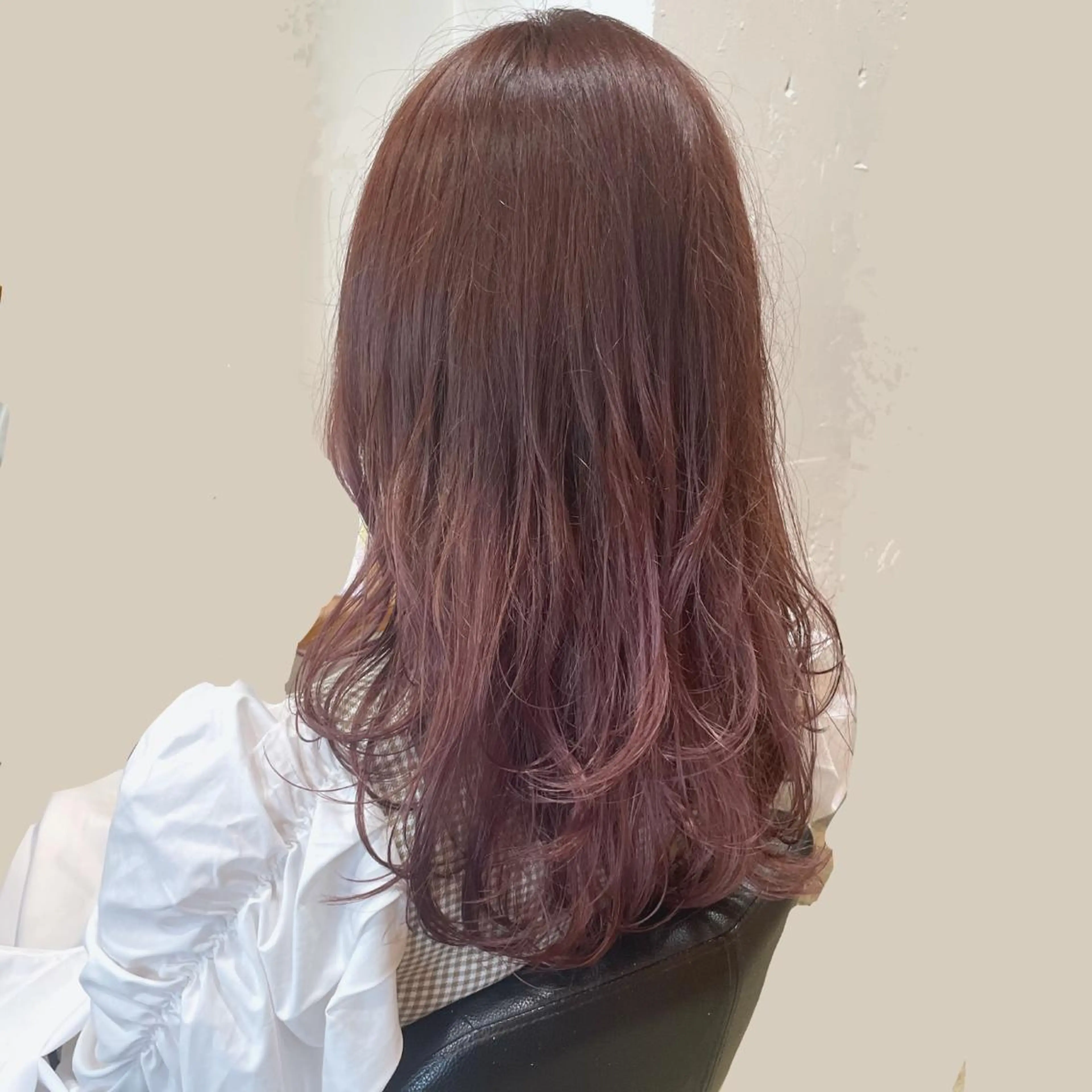 セミロング カラー カット ヘアカラー トリートメント MIOベージュカラー 柔らかいカラーのヘアスタイル