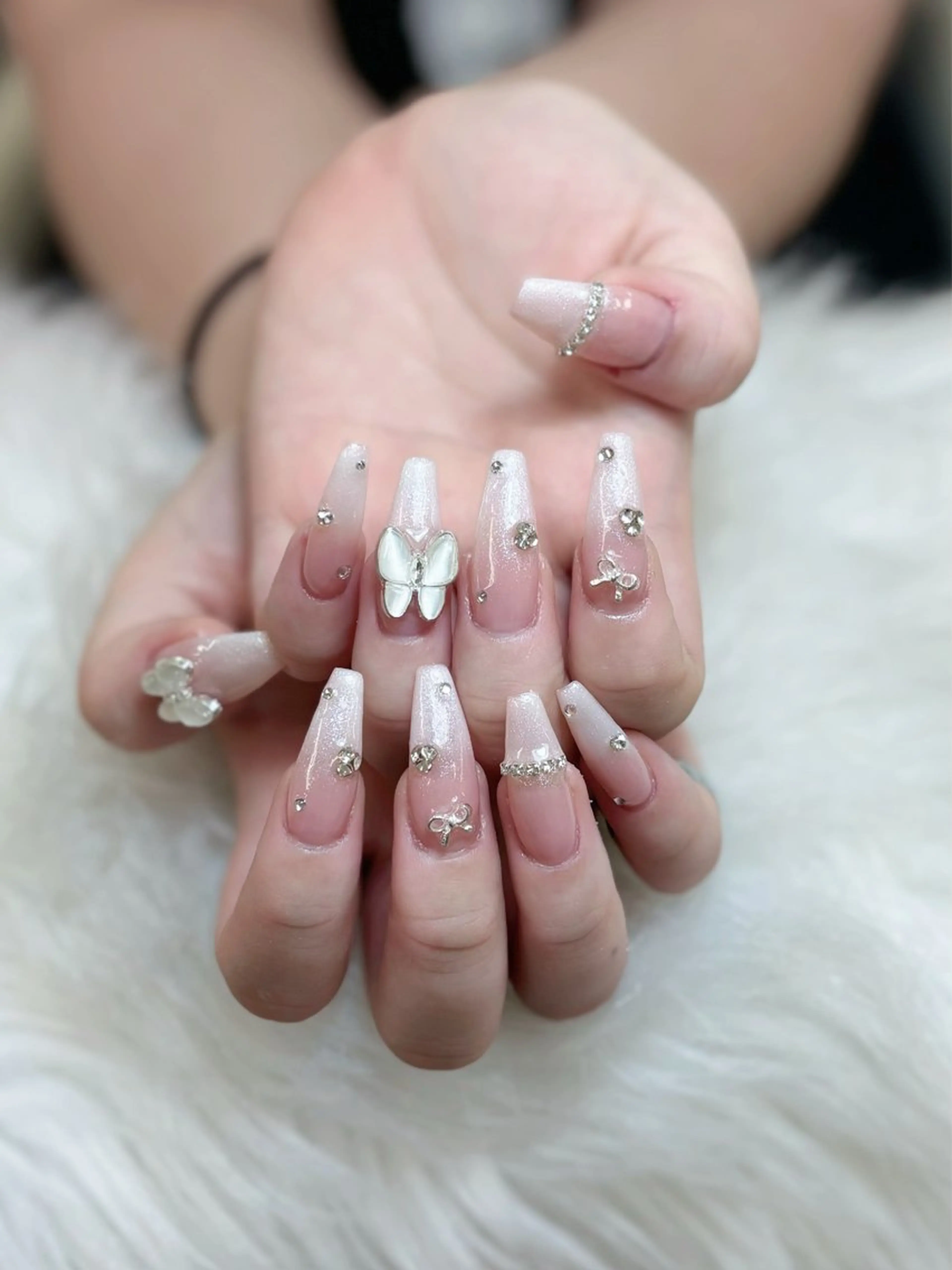 ネイル フレンチネイル ジェルネイル キラキラネイル 韓国ネイル マグネットネイル Julli NailStudioのネイルデザイン