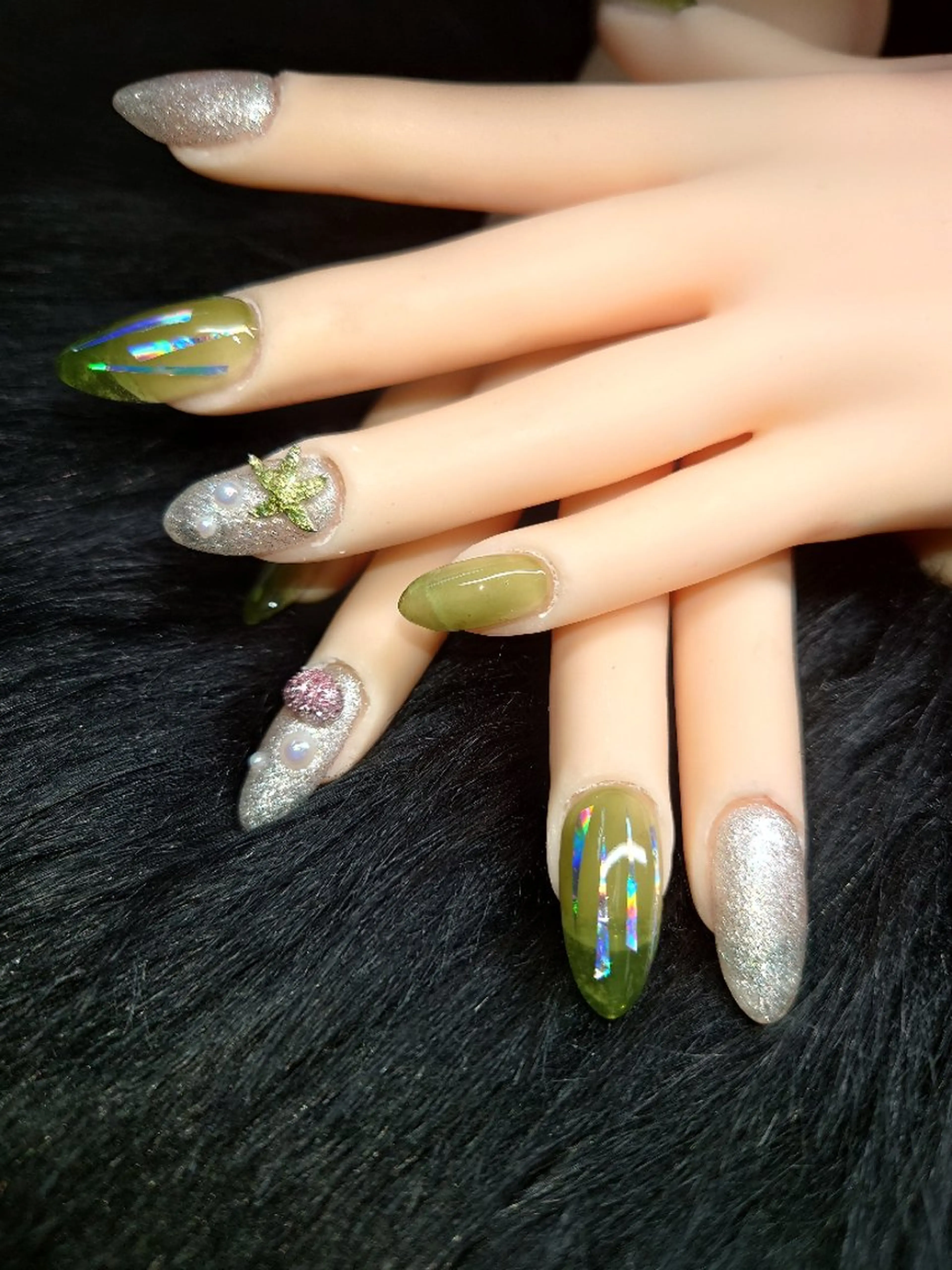 ネイル White  Se7enのネイルデザイン