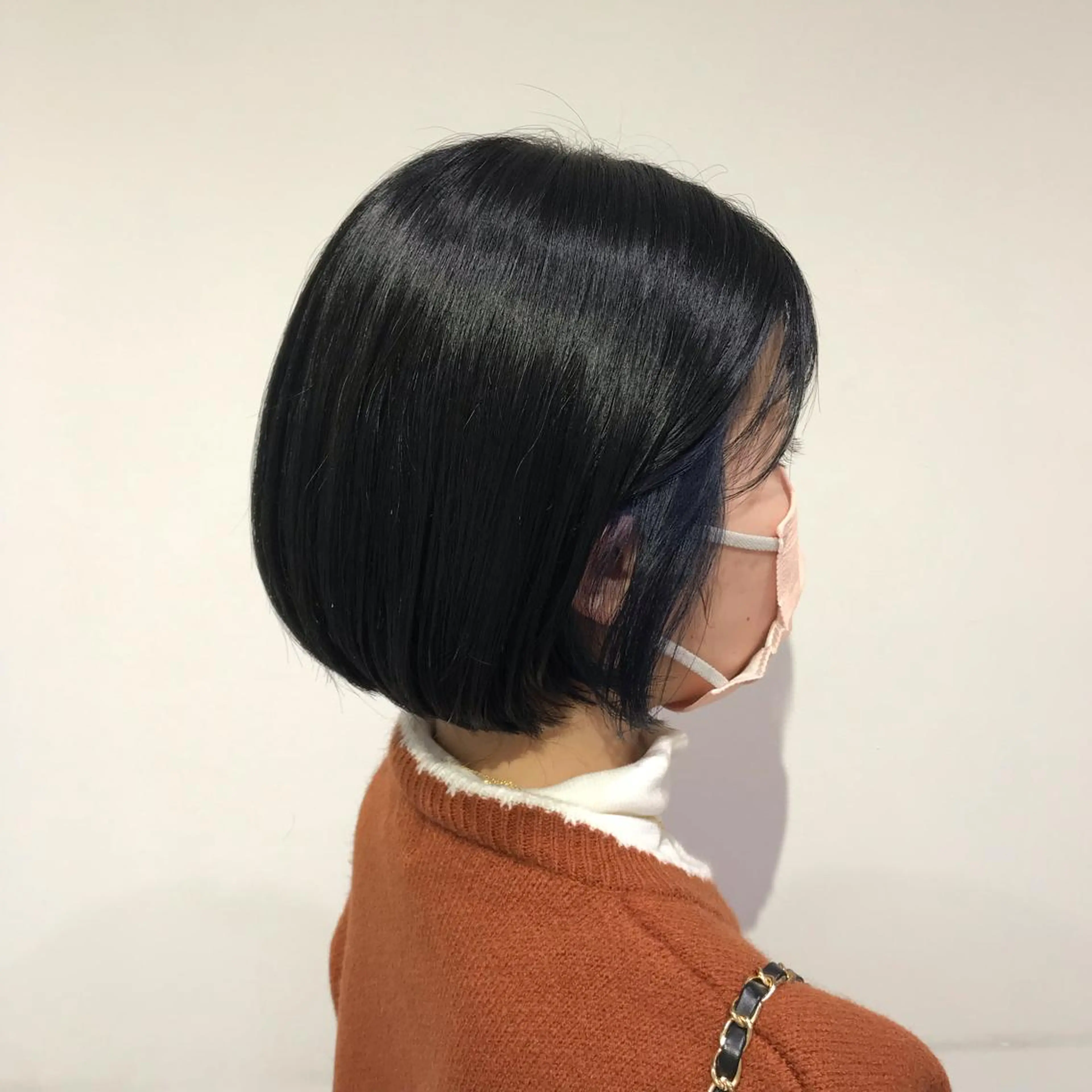 ミディアム カラー 黒髪 ブリーチ ブルーカラー ブルーブラック イヤリングカラー ヘアカラー トリートメント 【暖色カラー特化】 中山由梨のヘアスタイル