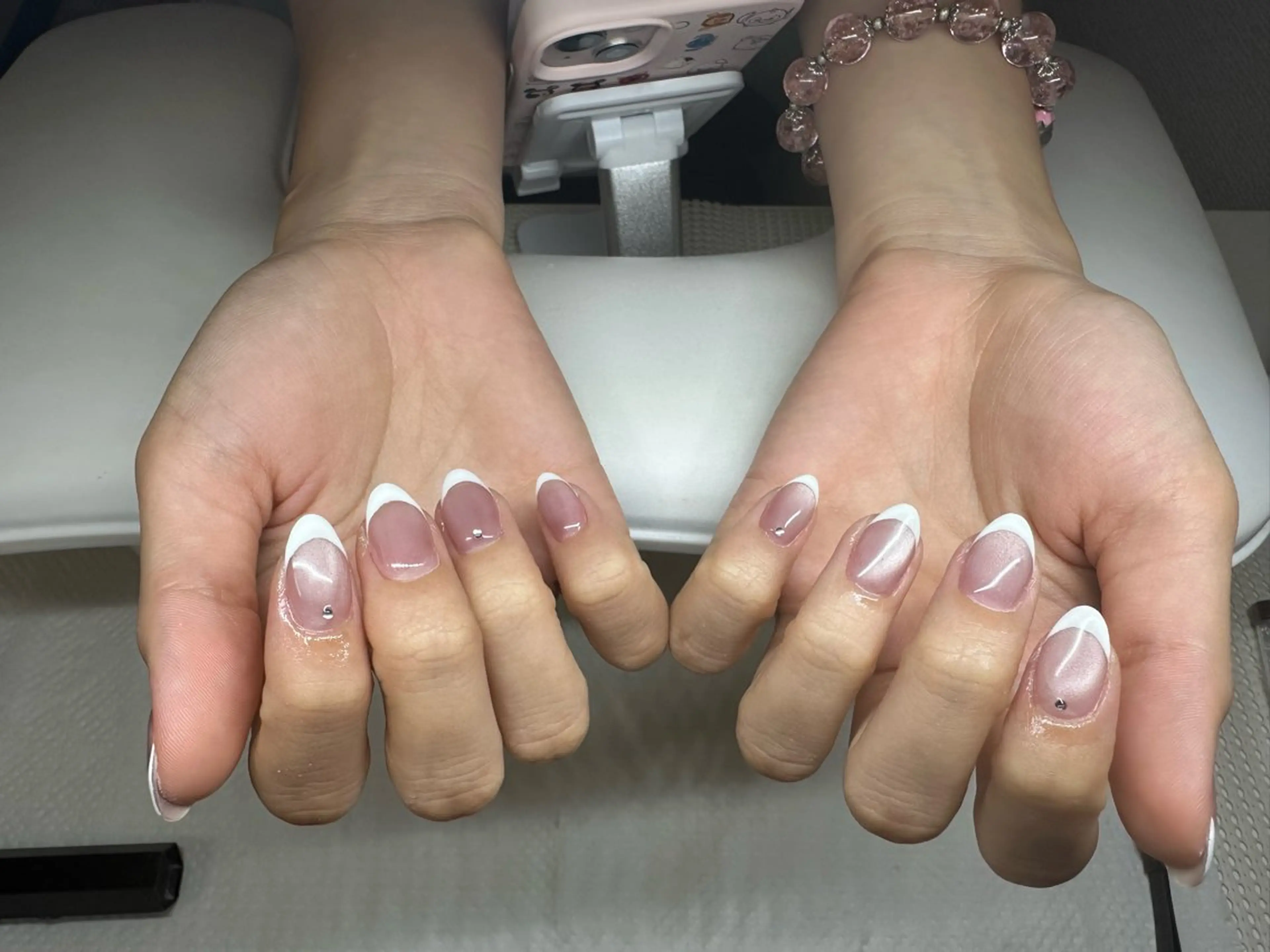 ネイル チークネイル グラデーション 韓国ネイル マグネットネイル マグネットワンカラー ハンドネイル EMI ANA.CHUOのネイルデザイン