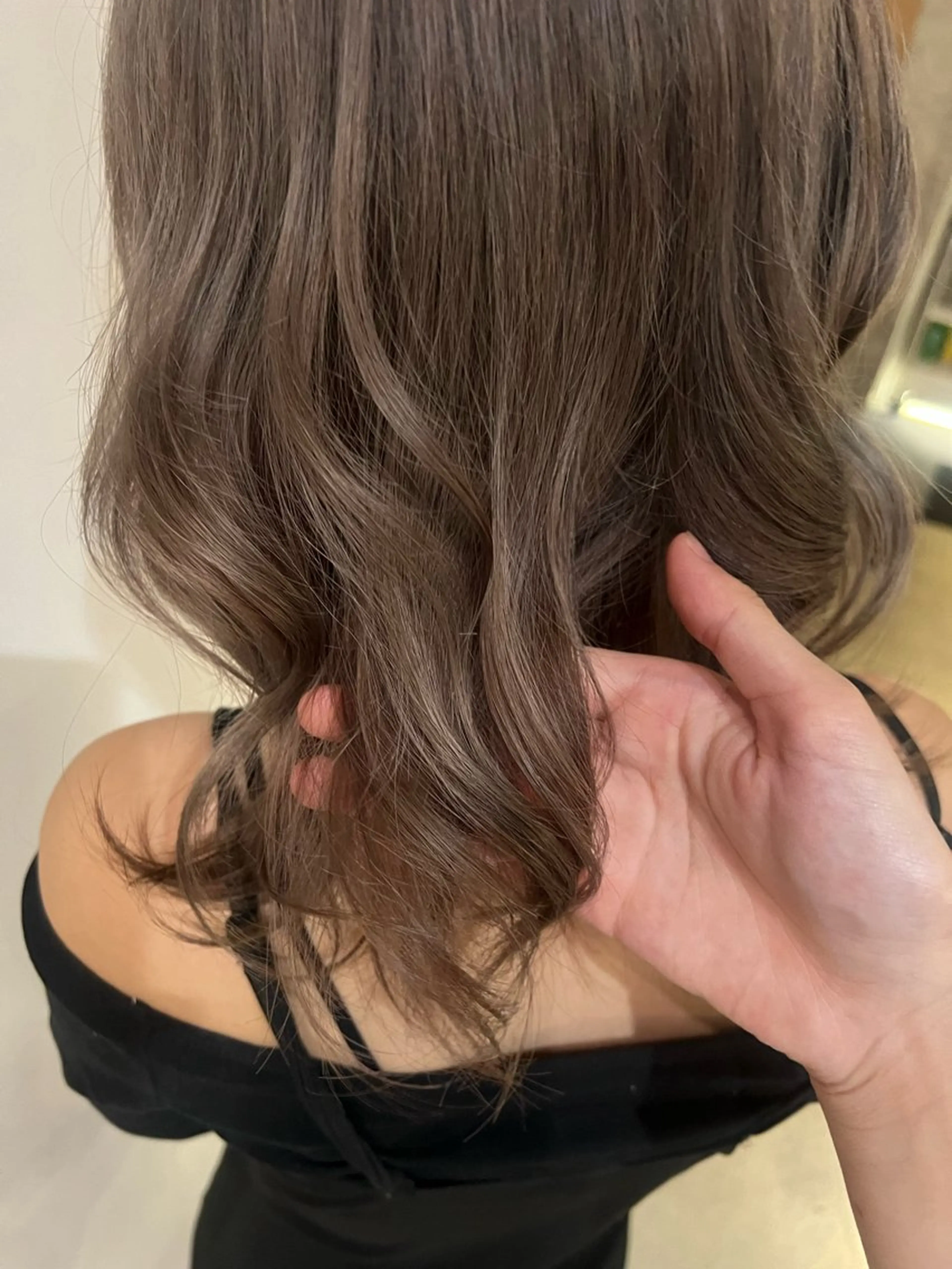 ミディアム カラー 三宅 凜佳のヘアスタイル