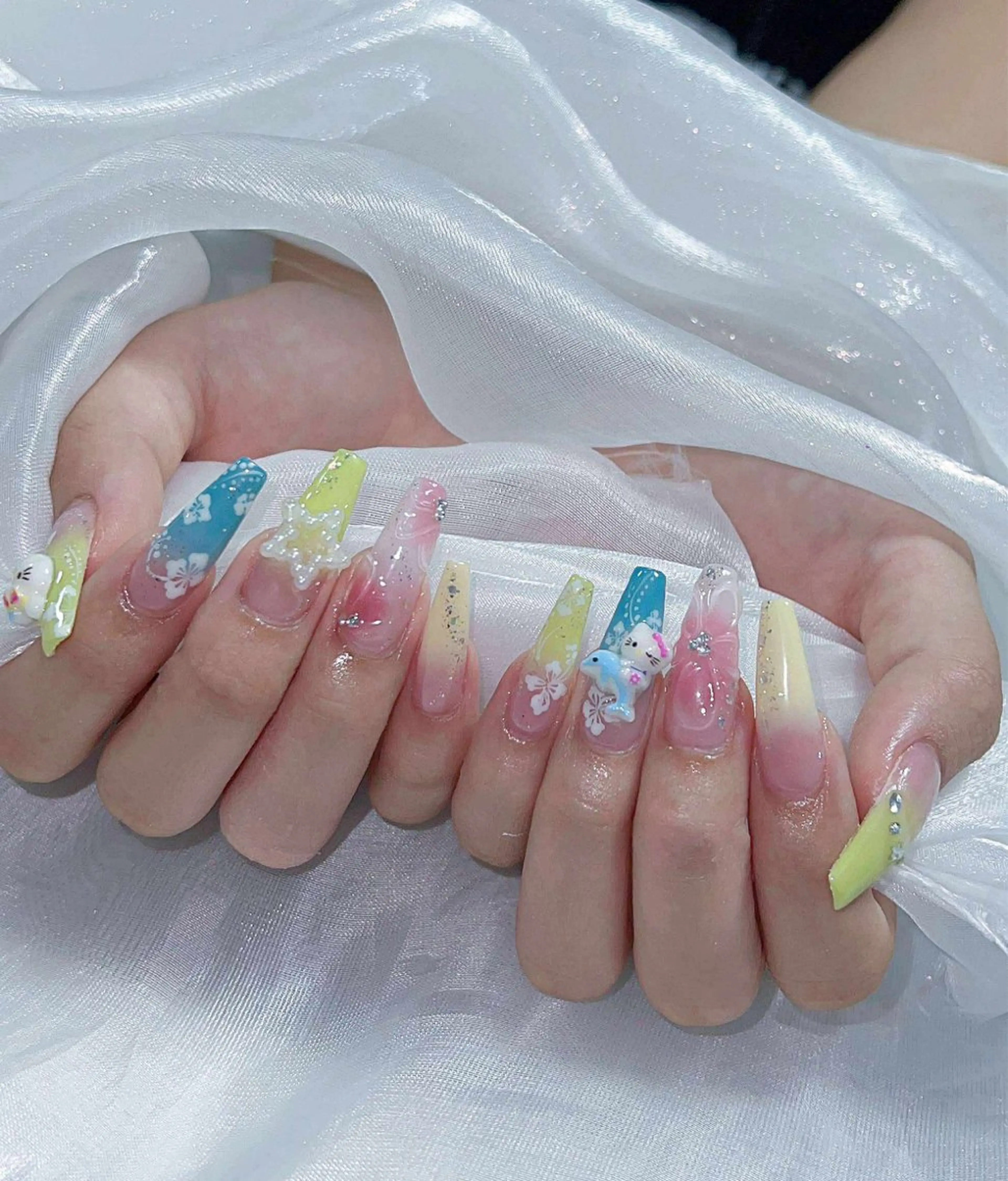 ネイル オーロラネイル クリアネイル フラッシュネイル ジェルネイル グラデーション ZUZU AMEE NAILのネイルデザイン