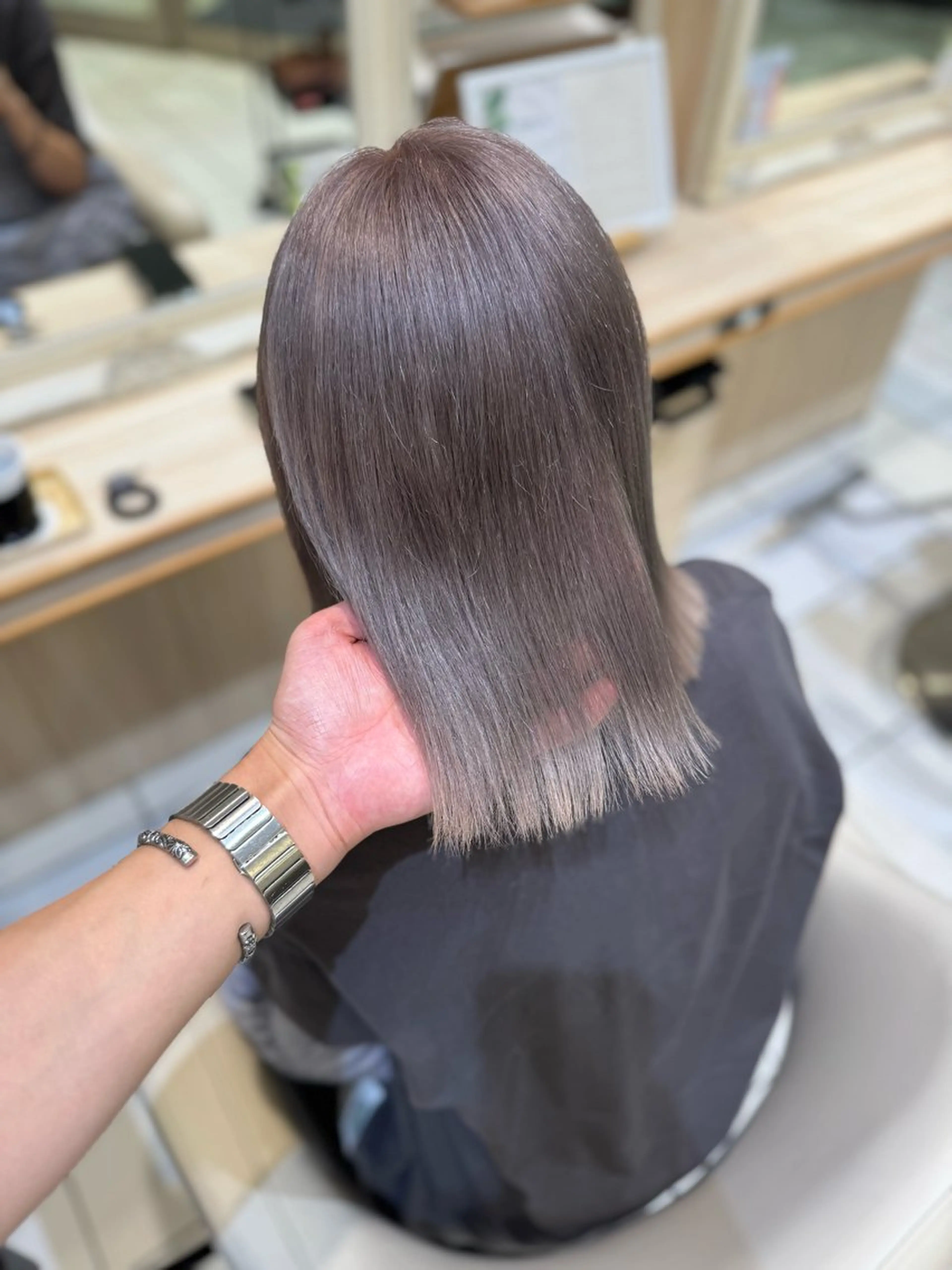 セミロング ヘアカラー トリートメント ハイトーンカラー 髪質改善カラーノトのヘアスタイル