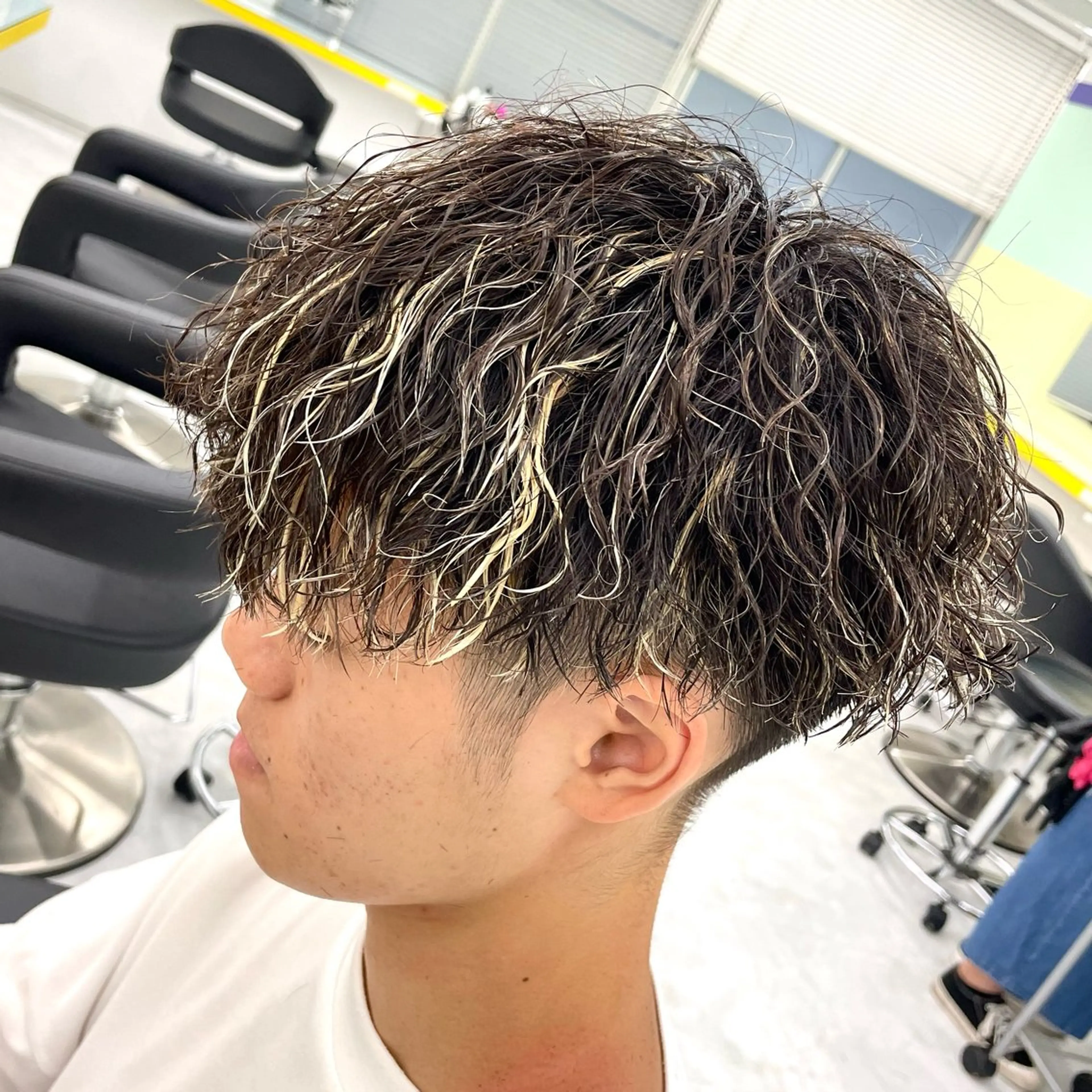 ショート パーマ ヘアアレンジ メンズ メンズメッシュ メンズパーマ カット ヘアカラー パーマ ヘッドスパ ヘアセット 顔まわりカット の達人のヘアスタイル
