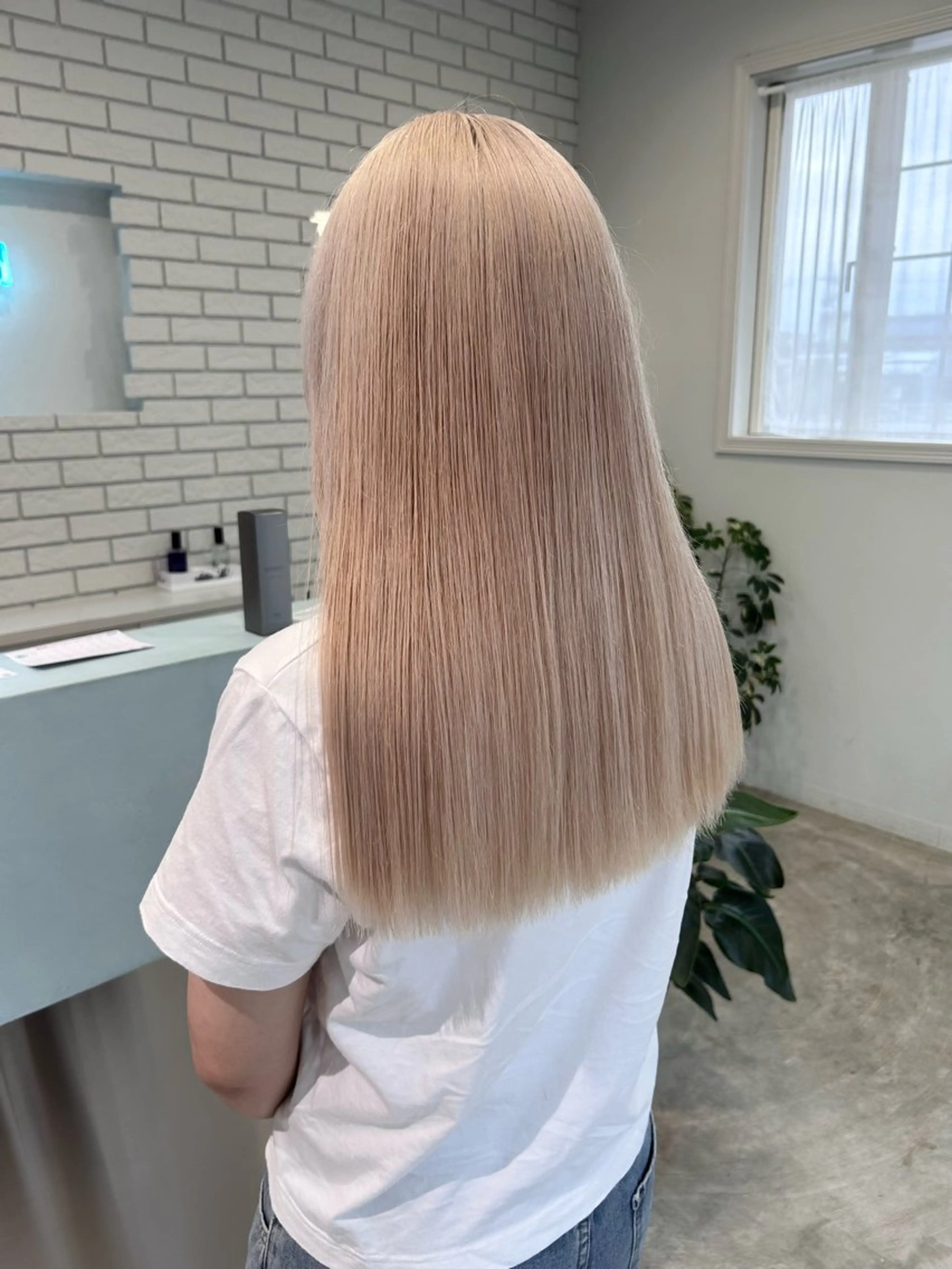 ロング みなみ/ブリーチ/ ダイアモンドリリーのヘアスタイル