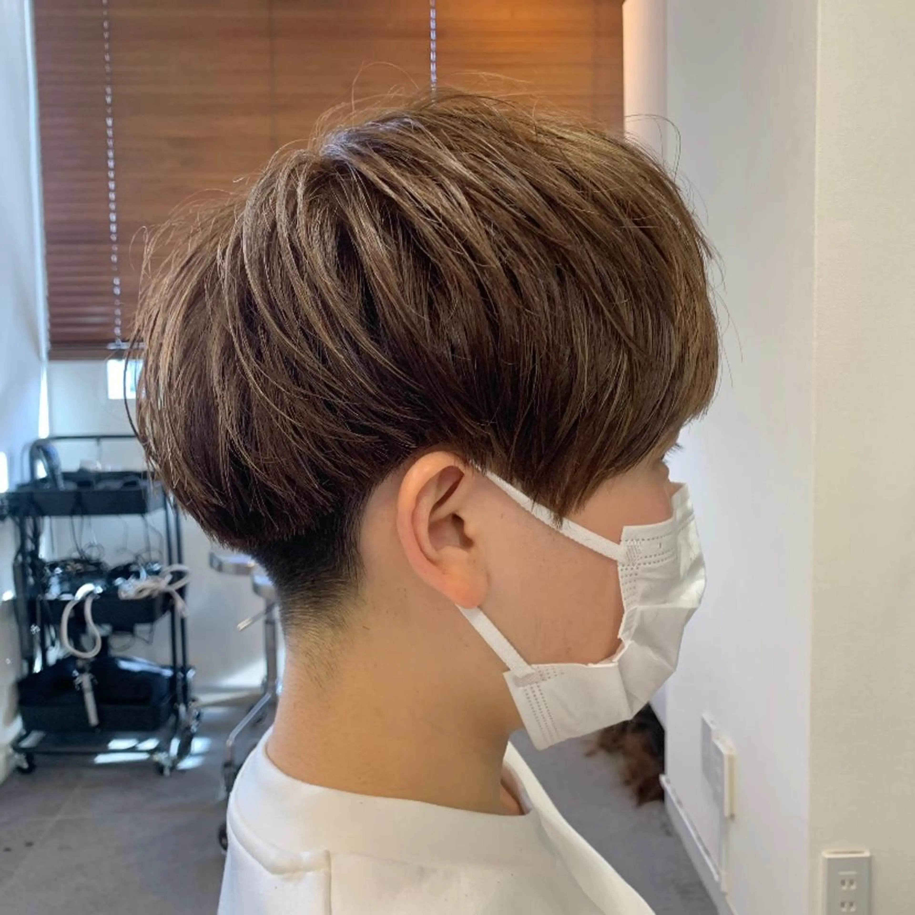 ショート カラー メンズ メンズブリーチ アッシュ アッシュブラウン ブリーチ ブラウンカラー カット ヘアカラー メンズ特化美容師/ 藤戸 椋のヘアスタイル