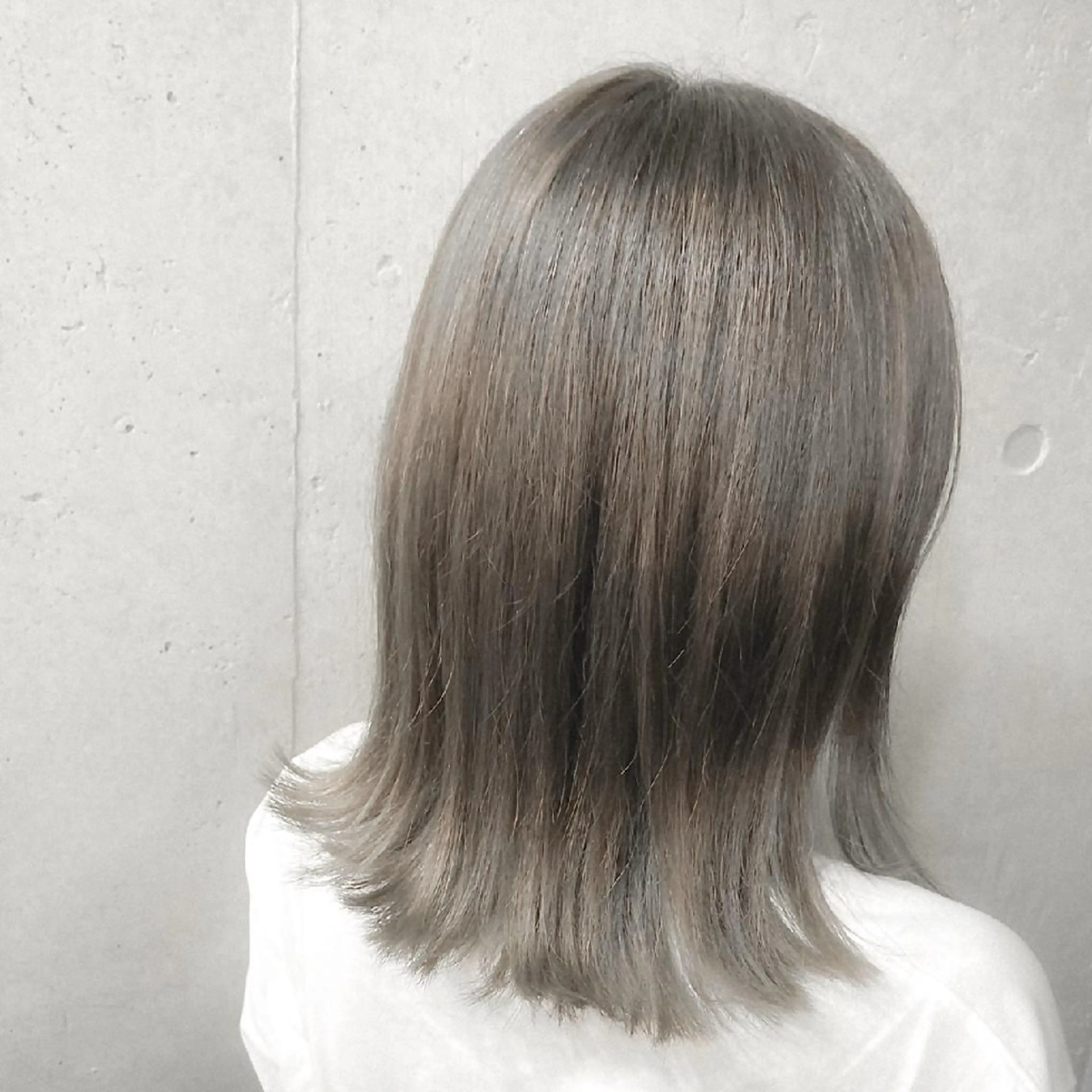 ミディアム カラー ヘアカラー トリートメント S. ERIのヘアスタイル