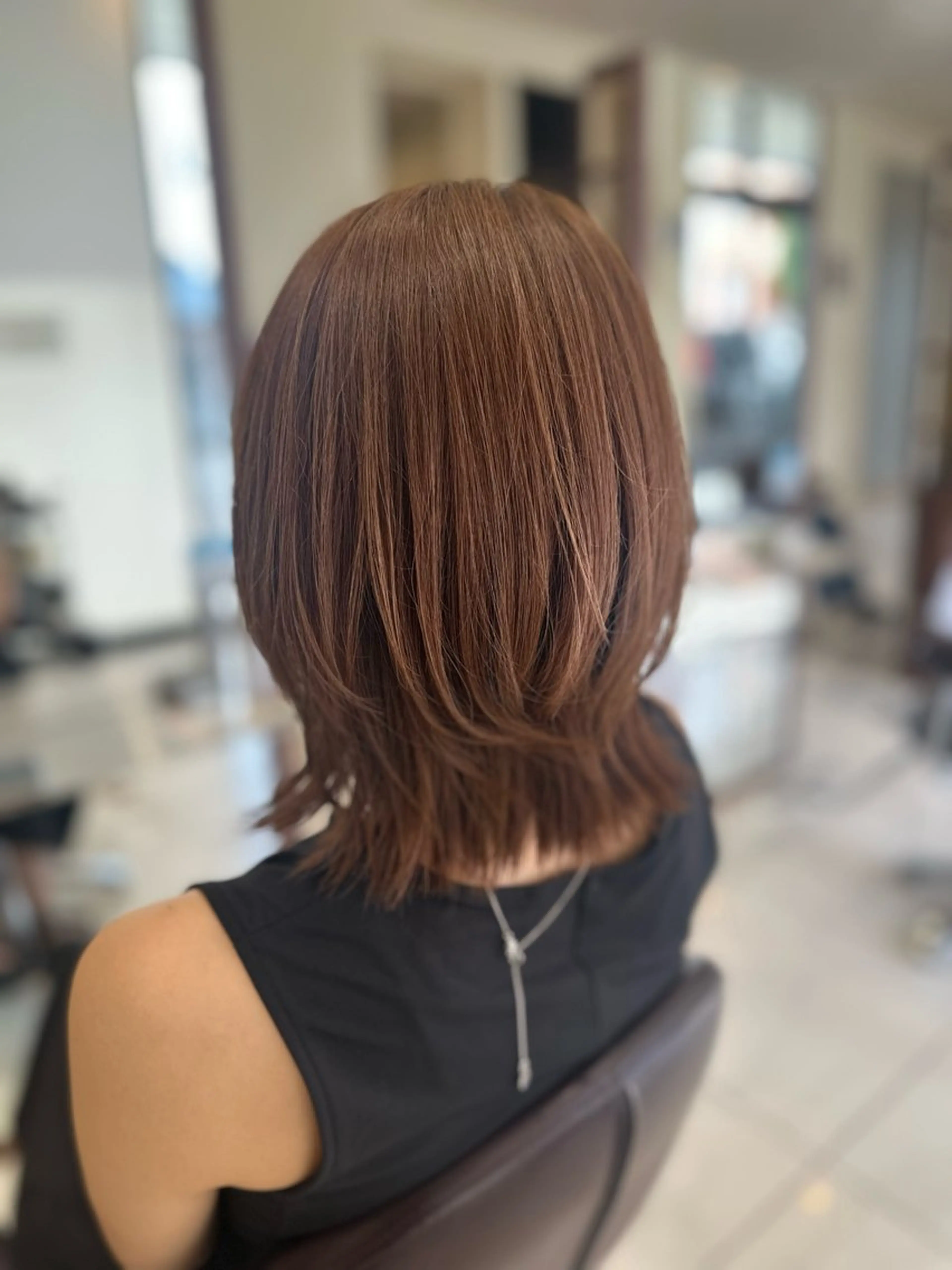 ミディアム 山上 佳奈子のヘアスタイル