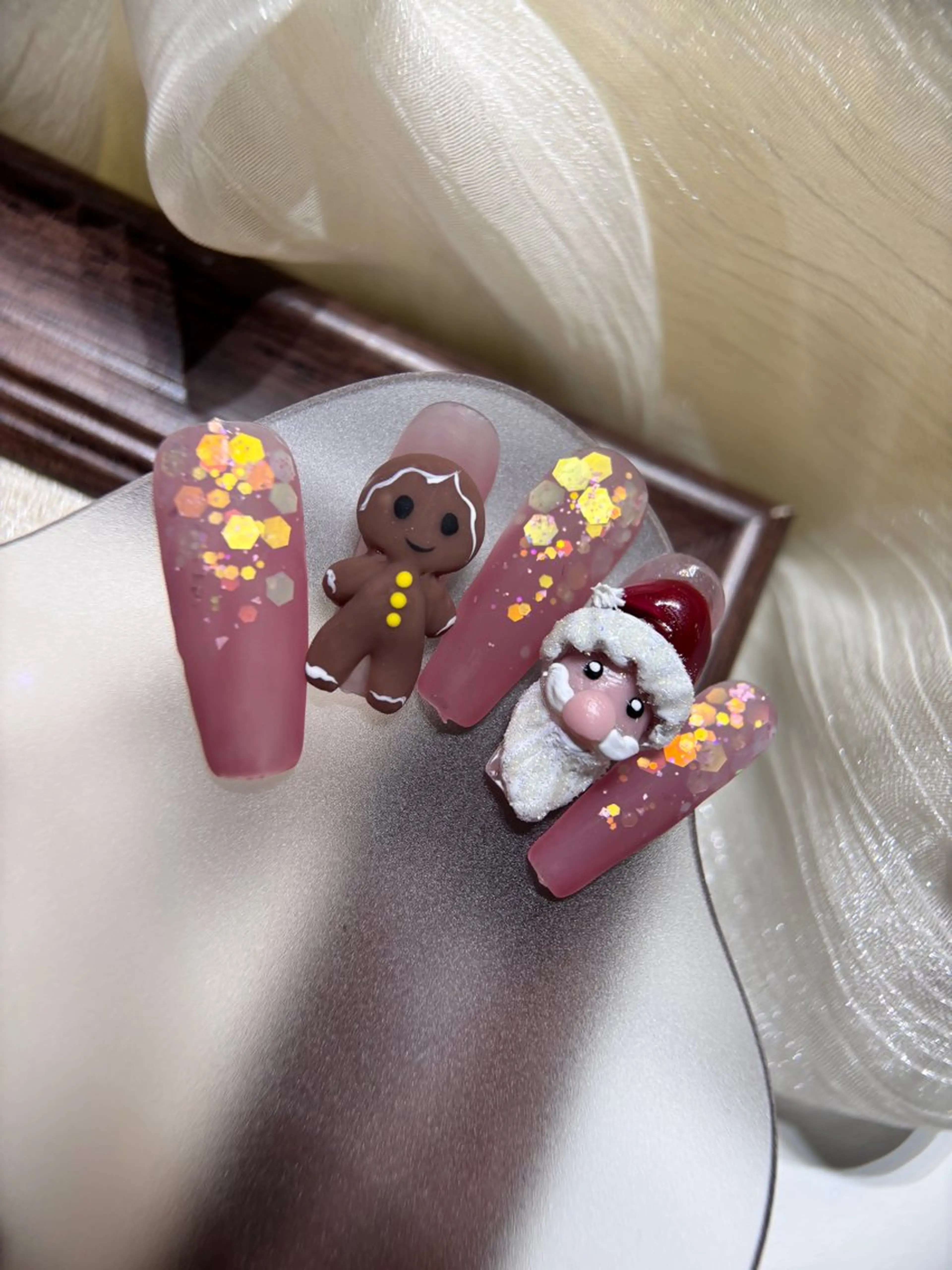 ネイル 赤色 冬ネイル クリスマス DELY_NAIL所属・Dely Nailのネイルデザイン