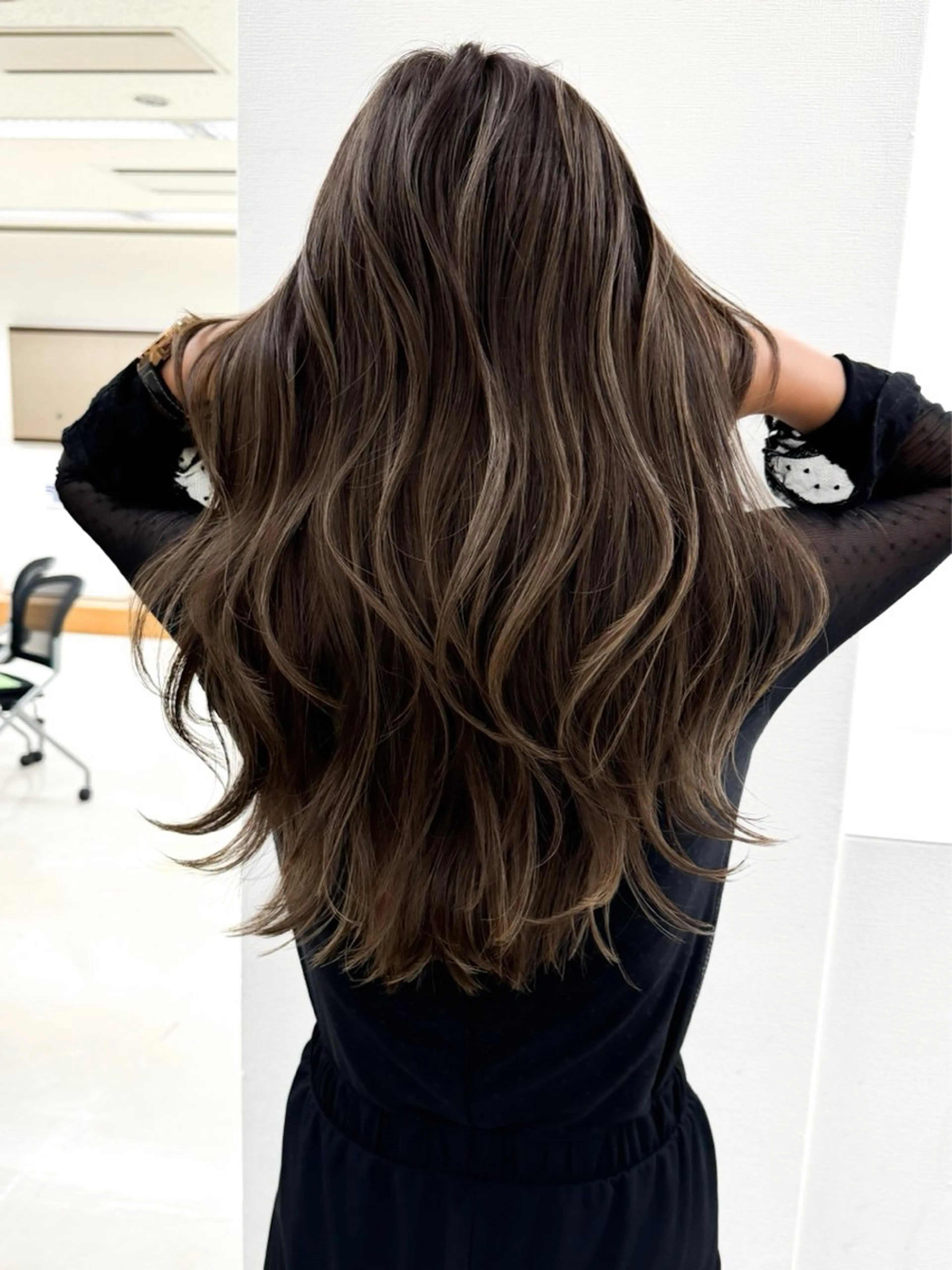 ロング カラー グレージュ ハイライトカラー ハイライト 関 珠季のヘアスタイル