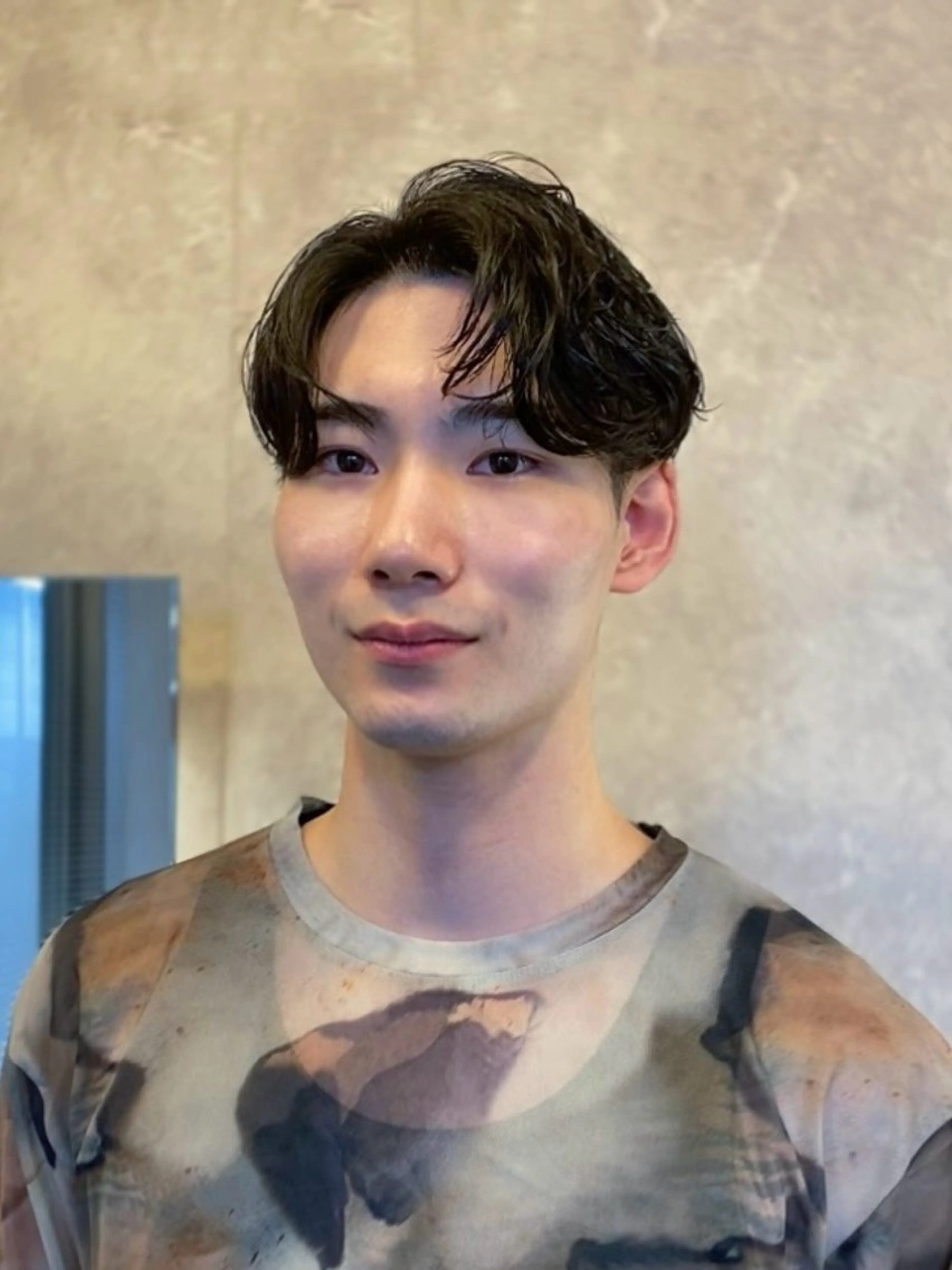 ショート パーマ メンズ メンズブリーチ センターパート フェザーパーマ メンズ韓国風 韓国マッシュ カット パーマ トリートメント k.e.y銀座店所属・安藤幹人 メンズカット/パーマのヘアスタイル