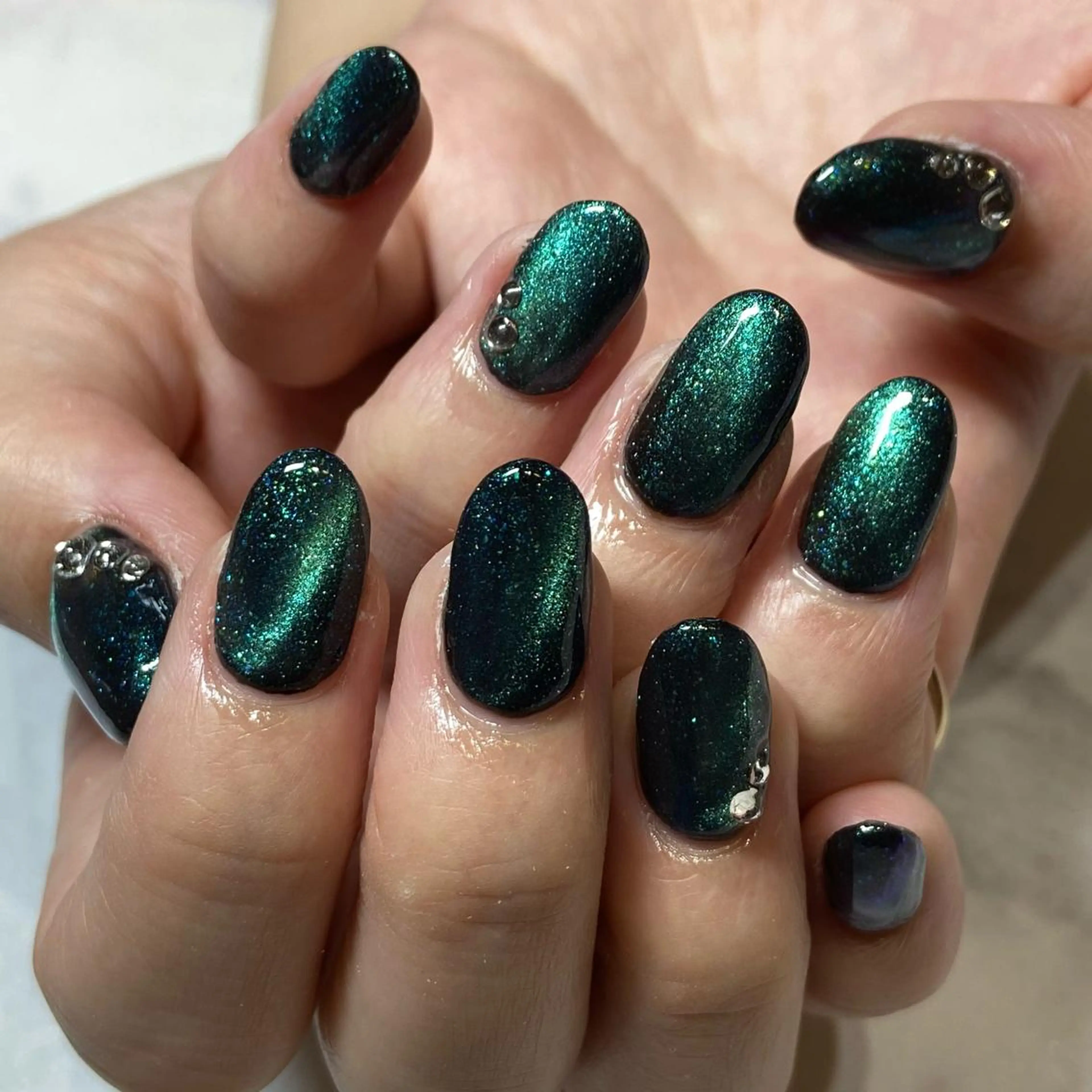 ネイル ジェルネイル マグネットネイル ストーンネイル YUN 💅のネイルデザイン