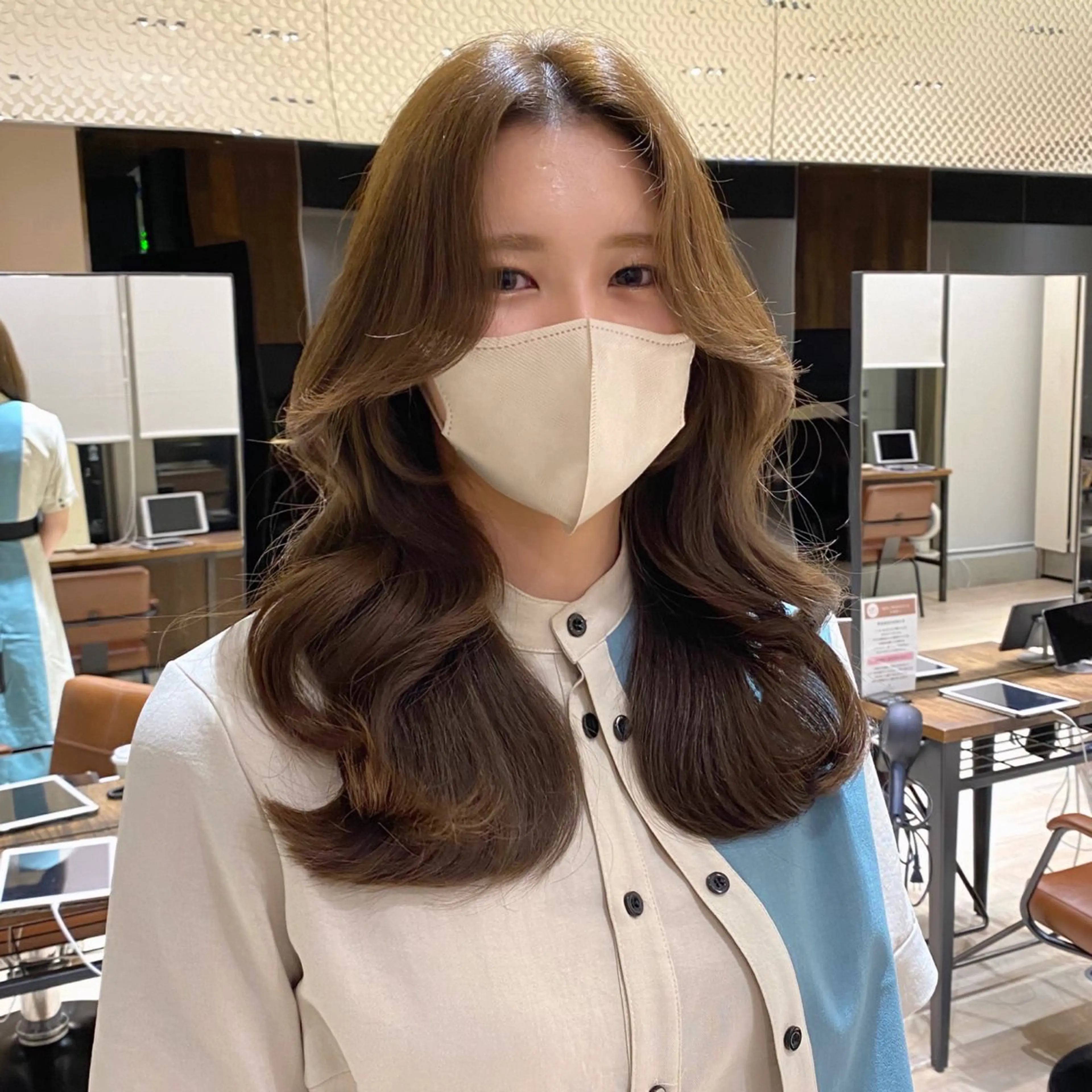 セミロング カラー レイヤー/顔周り /透明感🩶高橋大のヘアスタイル