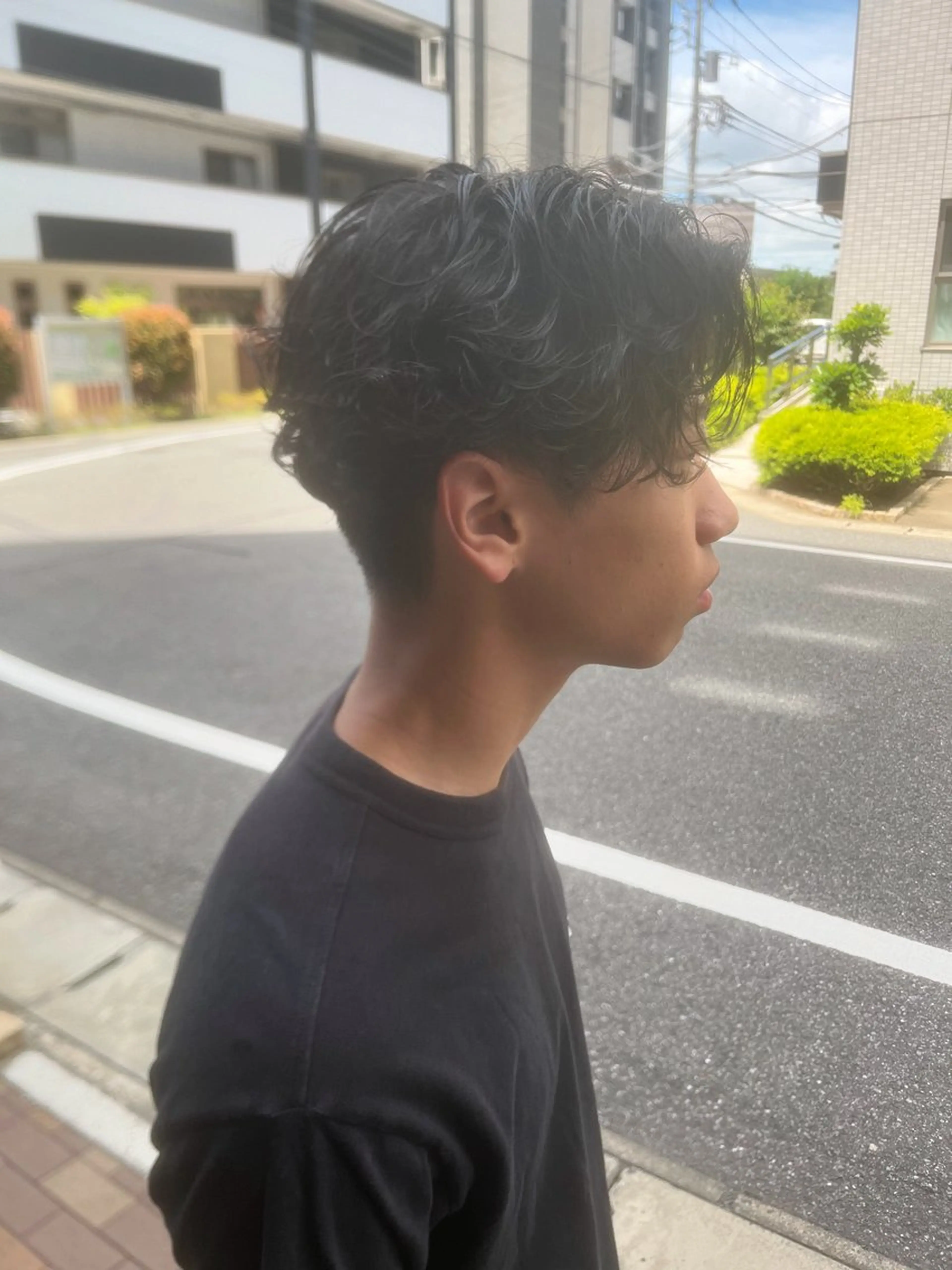 パーマ メンズ センターパート フェードカット メンズ韓国風 メンズパーマ メンズツイストパーマ rawr hair rim所属・Rawr hair Rim店長 栗原柊のヘアスタイル