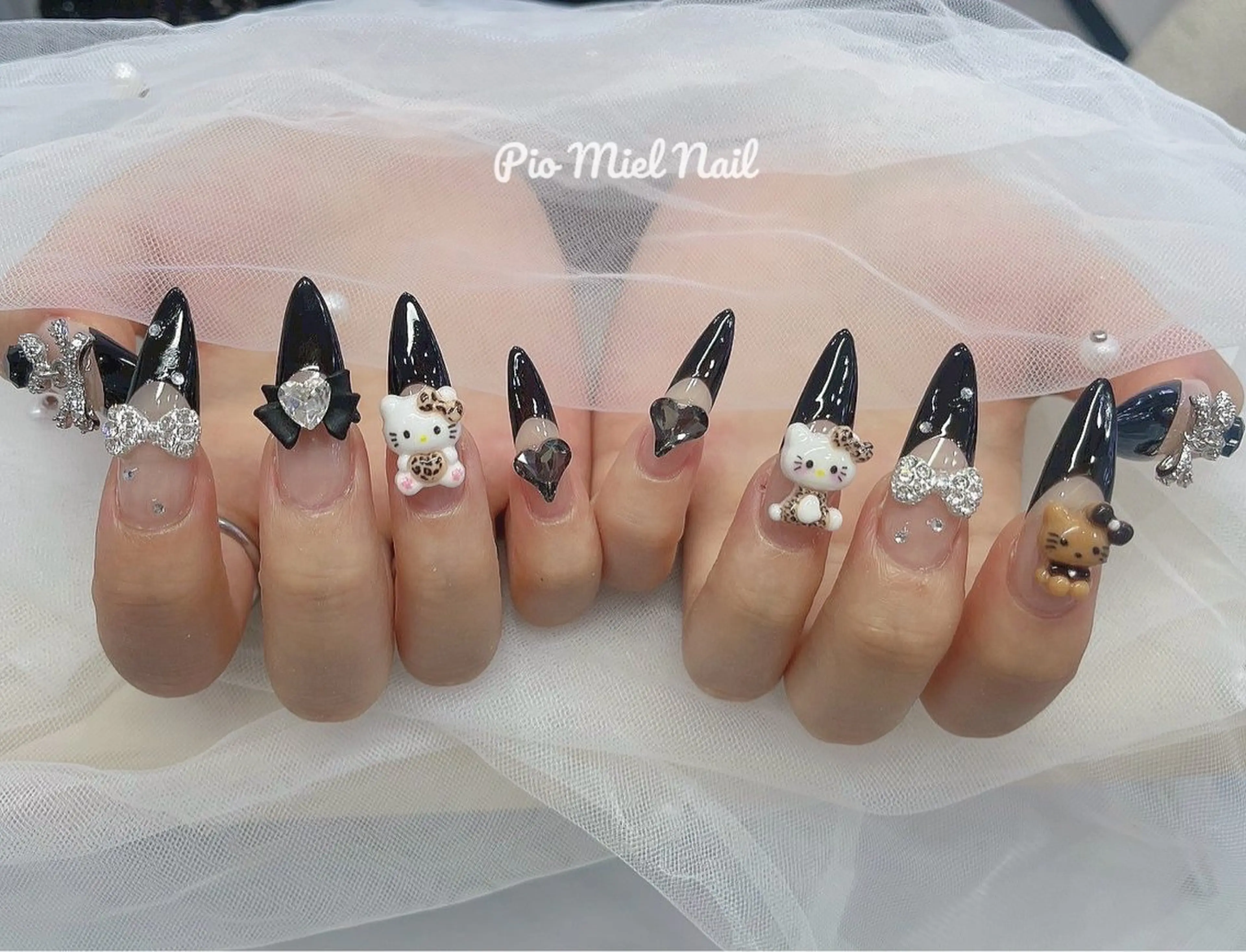 ロング 韓国風ヘア ハンドネイル Pio Mielのネイルデザイン