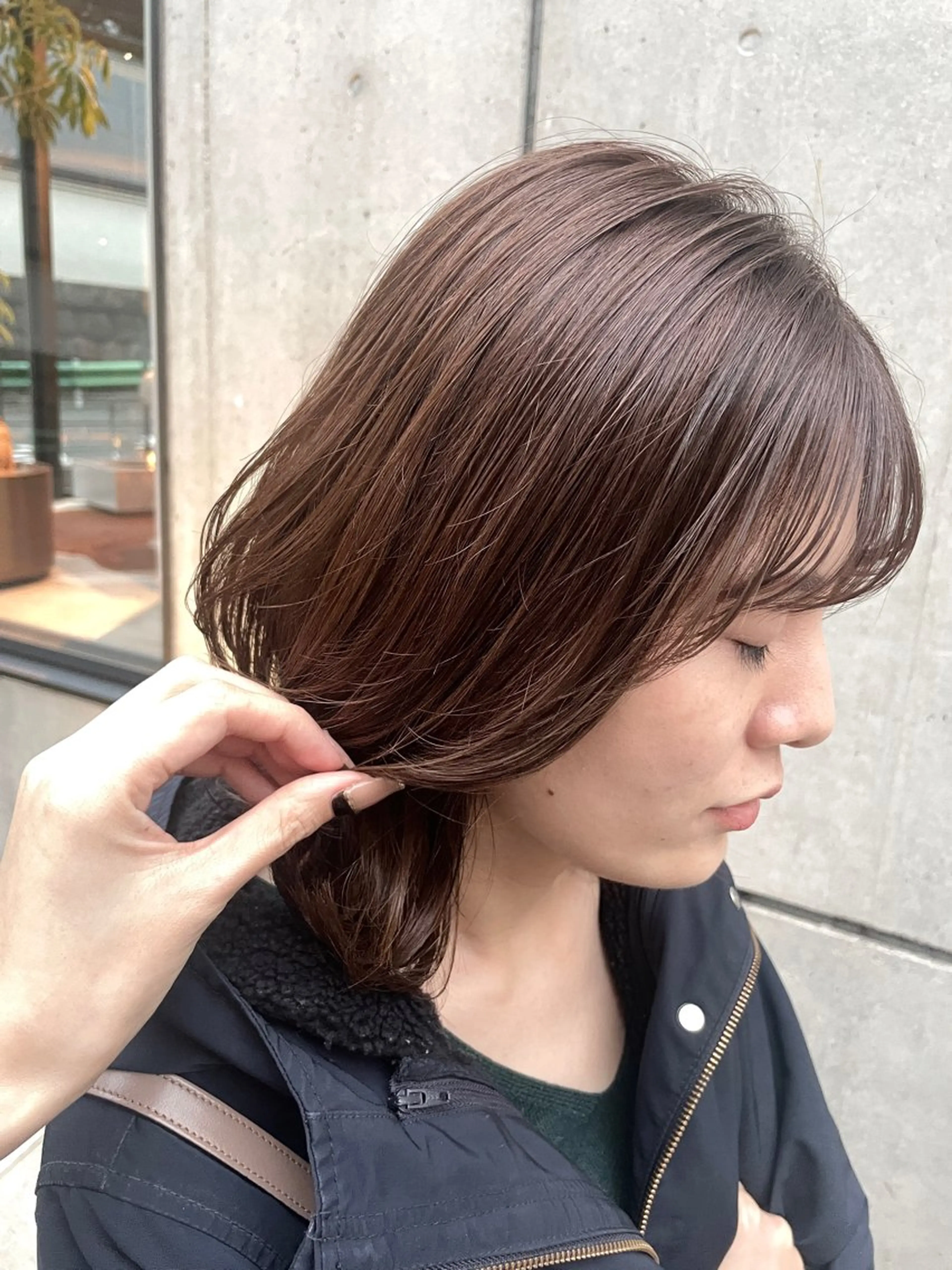 ミディアム カラー ベージュカラー ブラウンカラー くびれヘア レイヤーカット カット ヘアカラー トリートメント BEBE所属・ご新規様限定 透明感カラーKANAのヘアスタイル