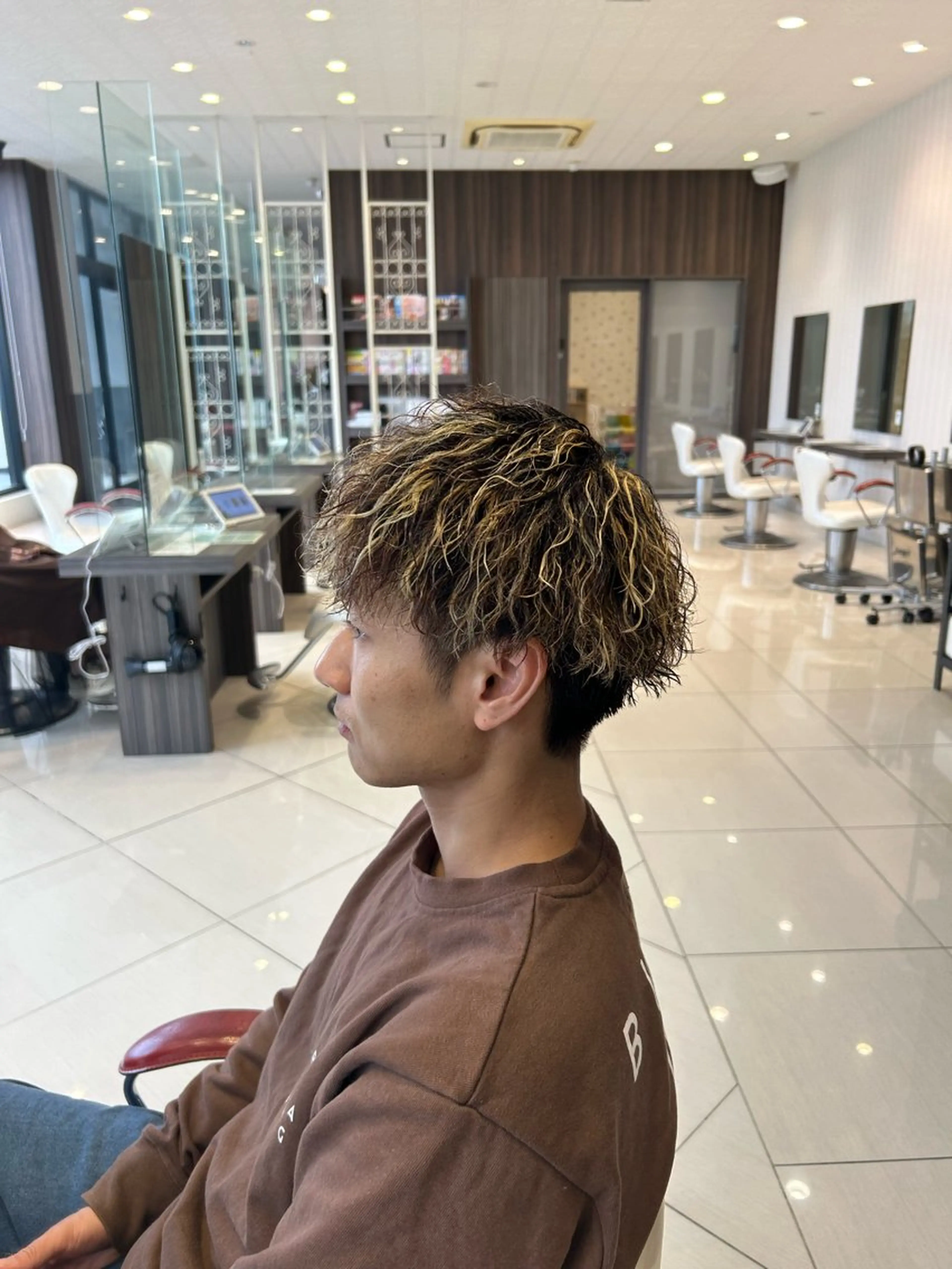 カット＋ツイストパーマ＋メッシュ＋トリートメントの写真