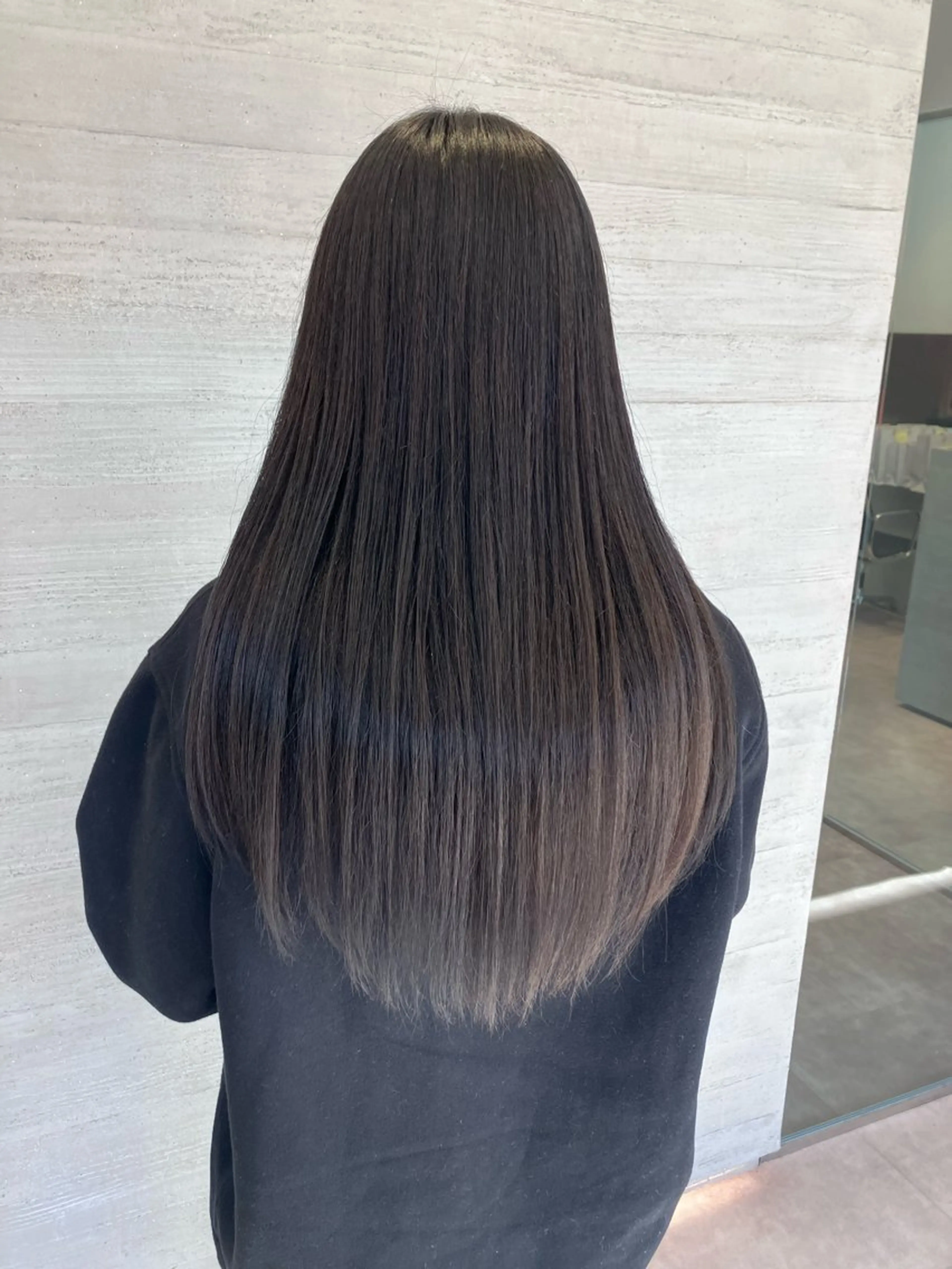 ロング サキ🤍ハイトーン 🩰くびれ巻きヘアのヘアスタイル