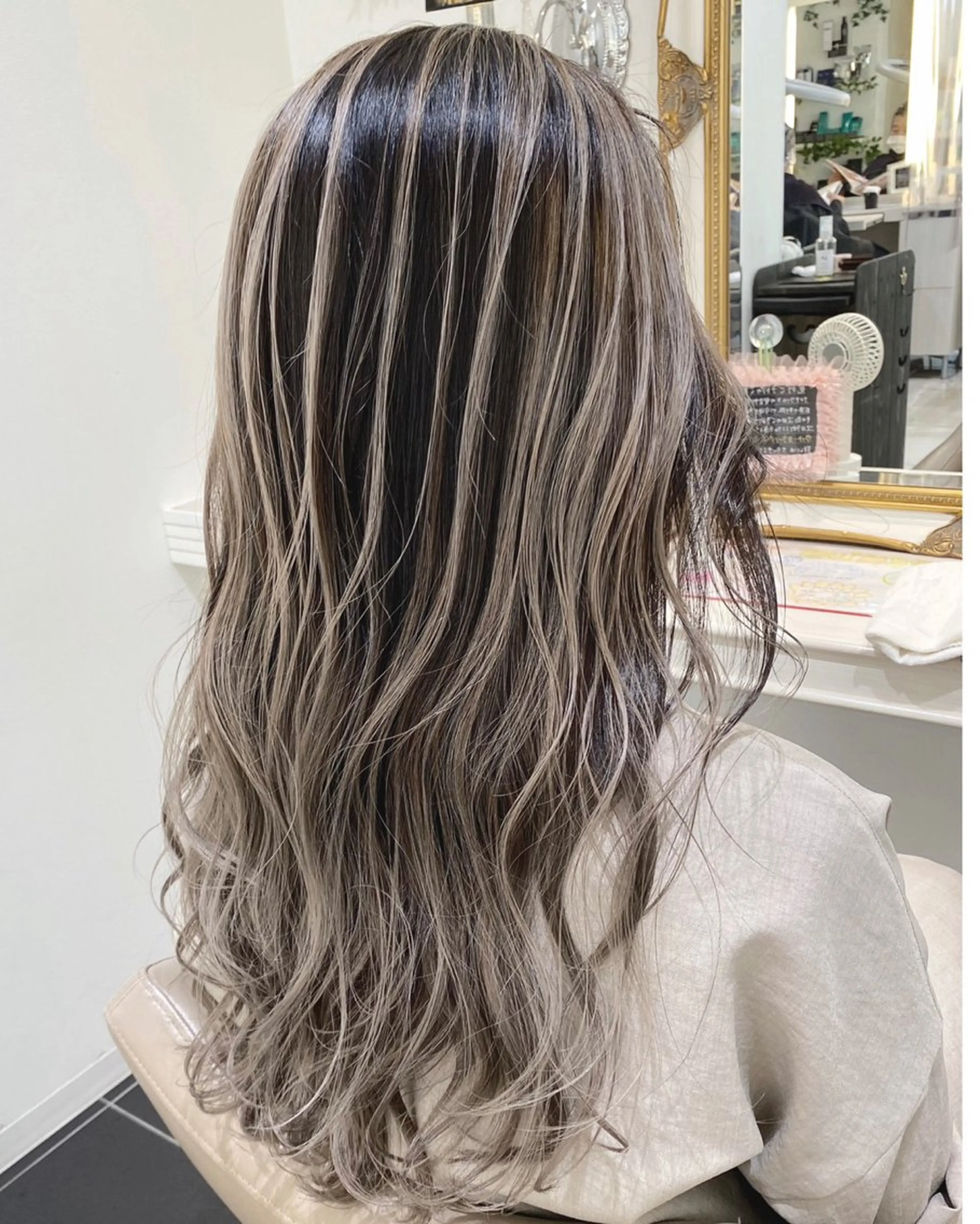 ロング カラー ベージュカラー グレージュ ハイライトカラー ミルクティーベージュ 外国人風カラー ヘアカラー トリートメント 大宮/バレイヤージュ /澤田隆誠のヘアスタイル