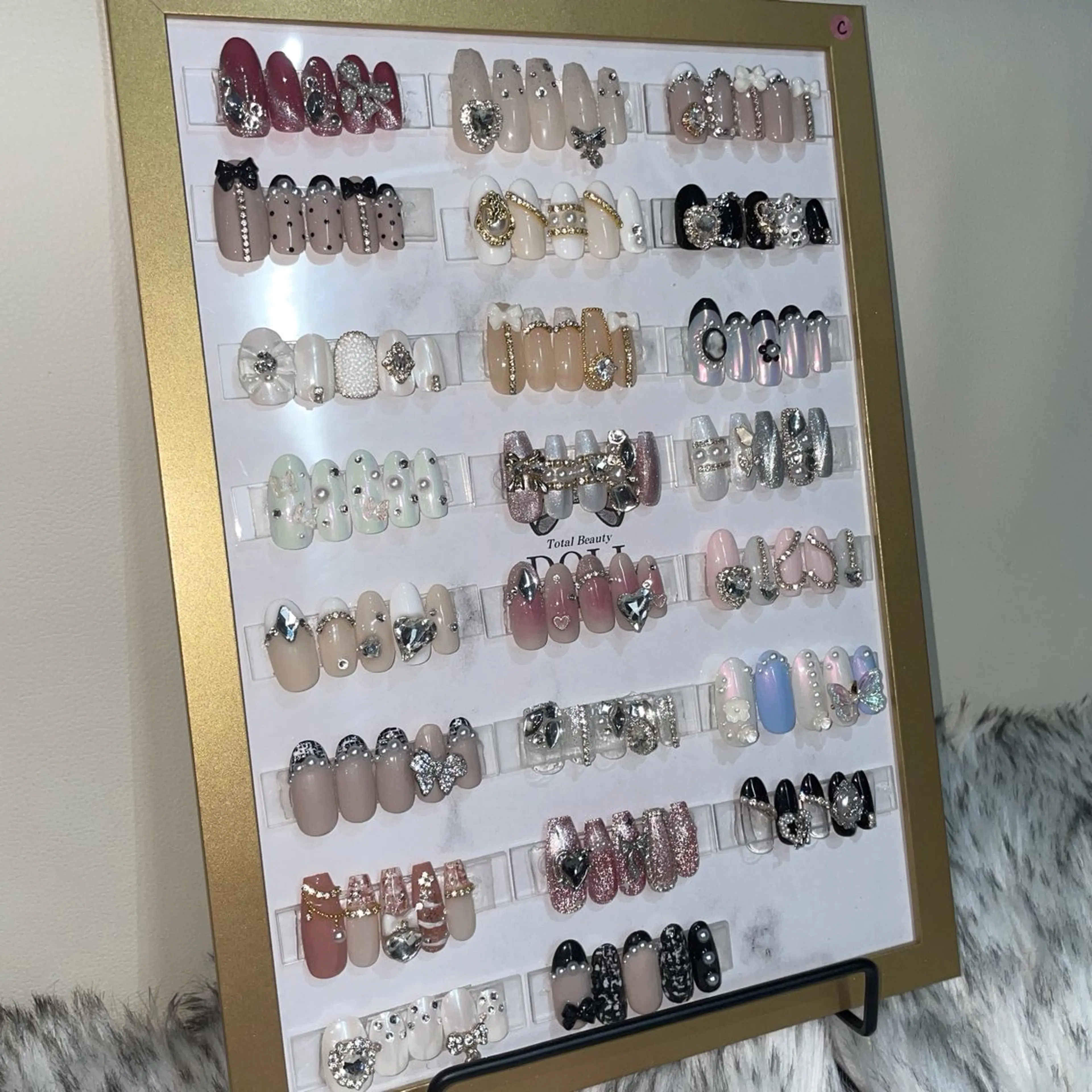 ネイル DOLL BEAUTYの眉毛・アイブロウイメージ