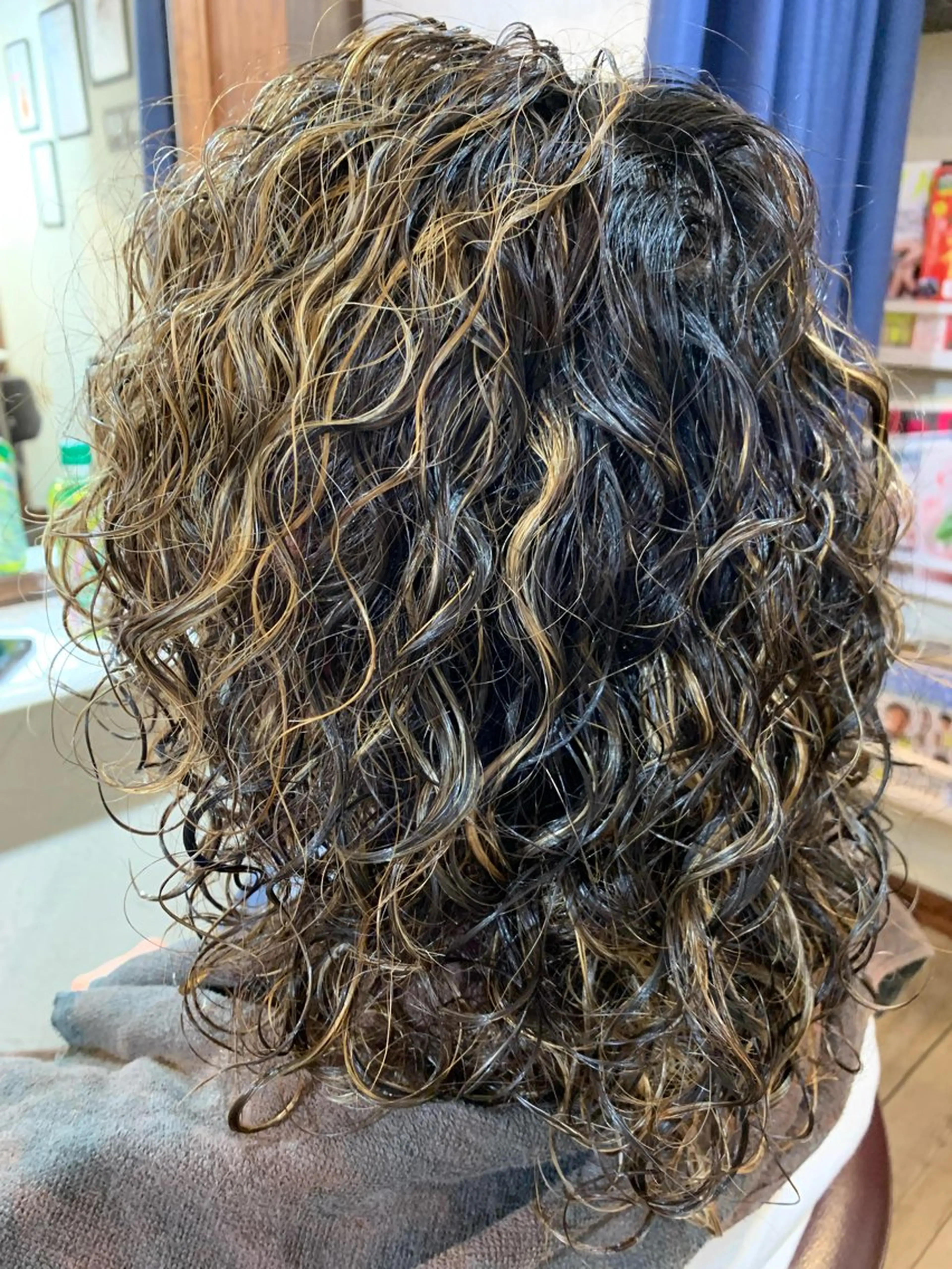 ミディアム パーマ メンズ カット パーマ トリートメント hair salon gufo所属・鈴木 英治のヘアスタイル