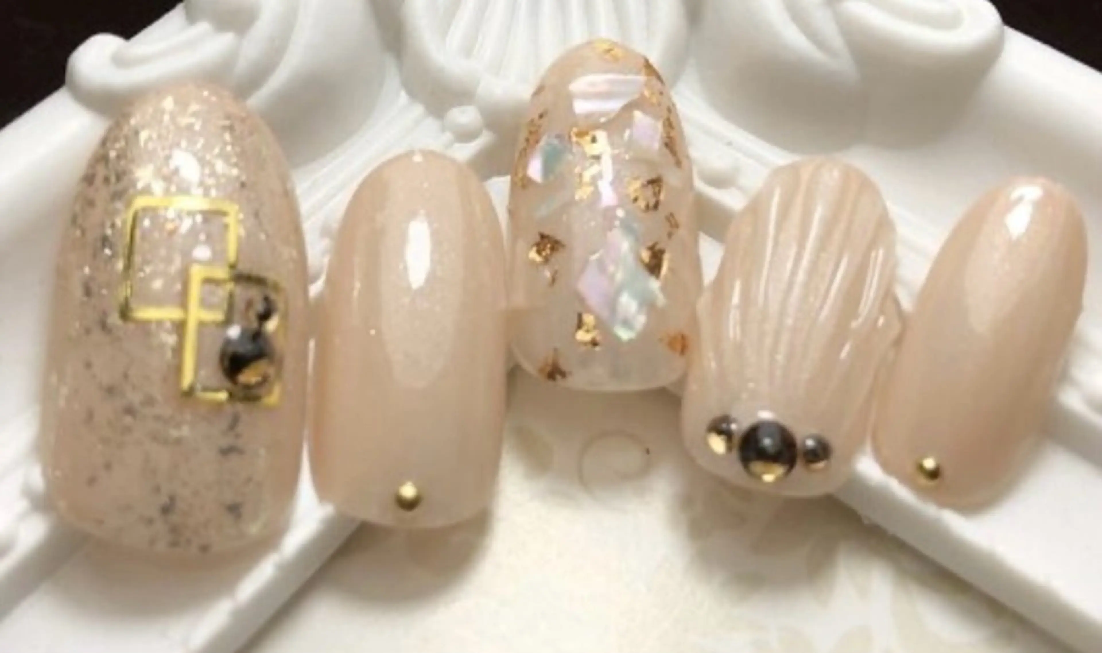 ネイル Nest 岩崎のネイルデザイン