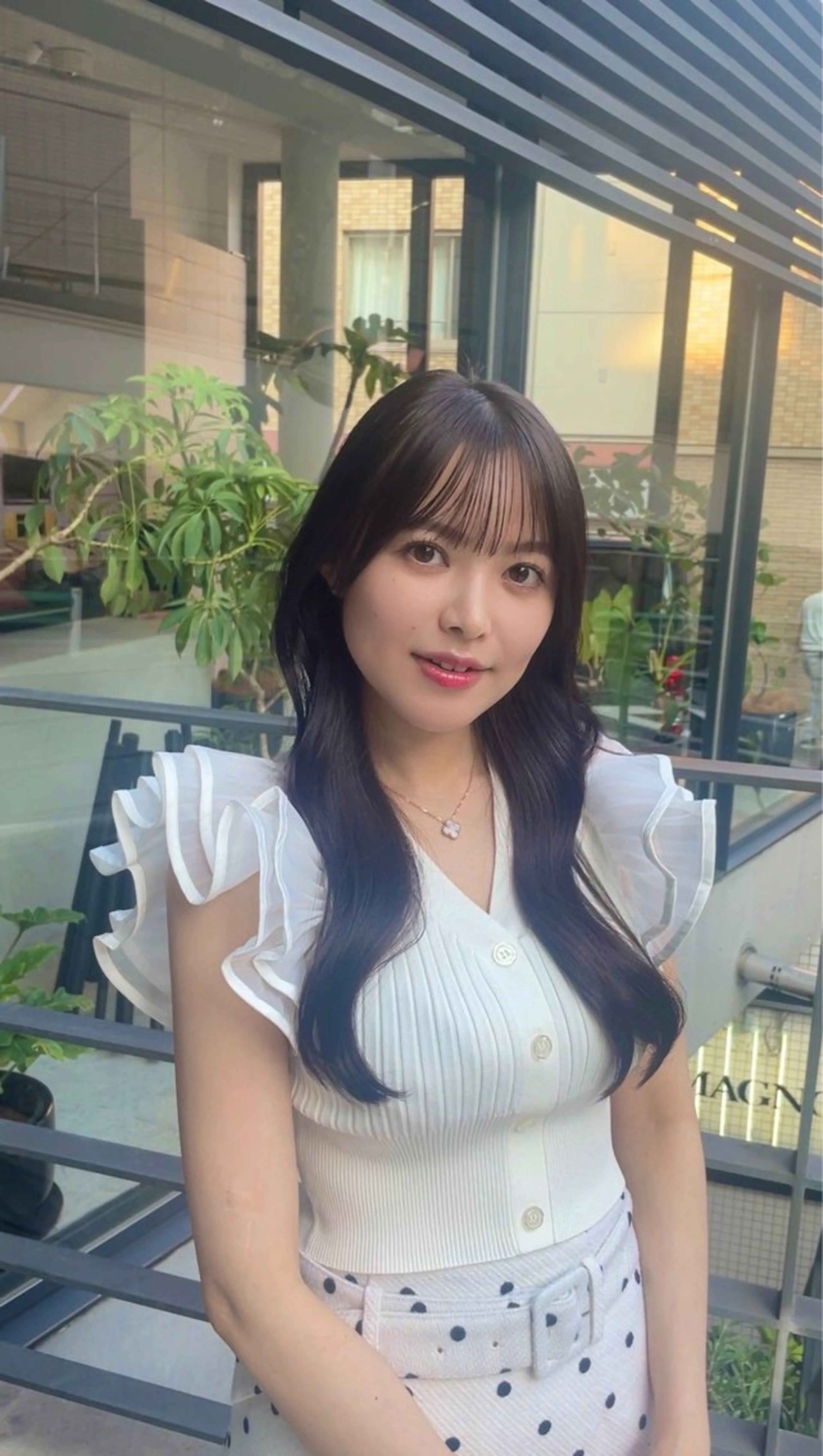 ロング カラー ブラウンカラー グレージュ 韓国風ヘア シースルーバング カット ヘアカラー トリートメント BEBE所属・ご新規様限定 透明感カラーKANAのヘアスタイル