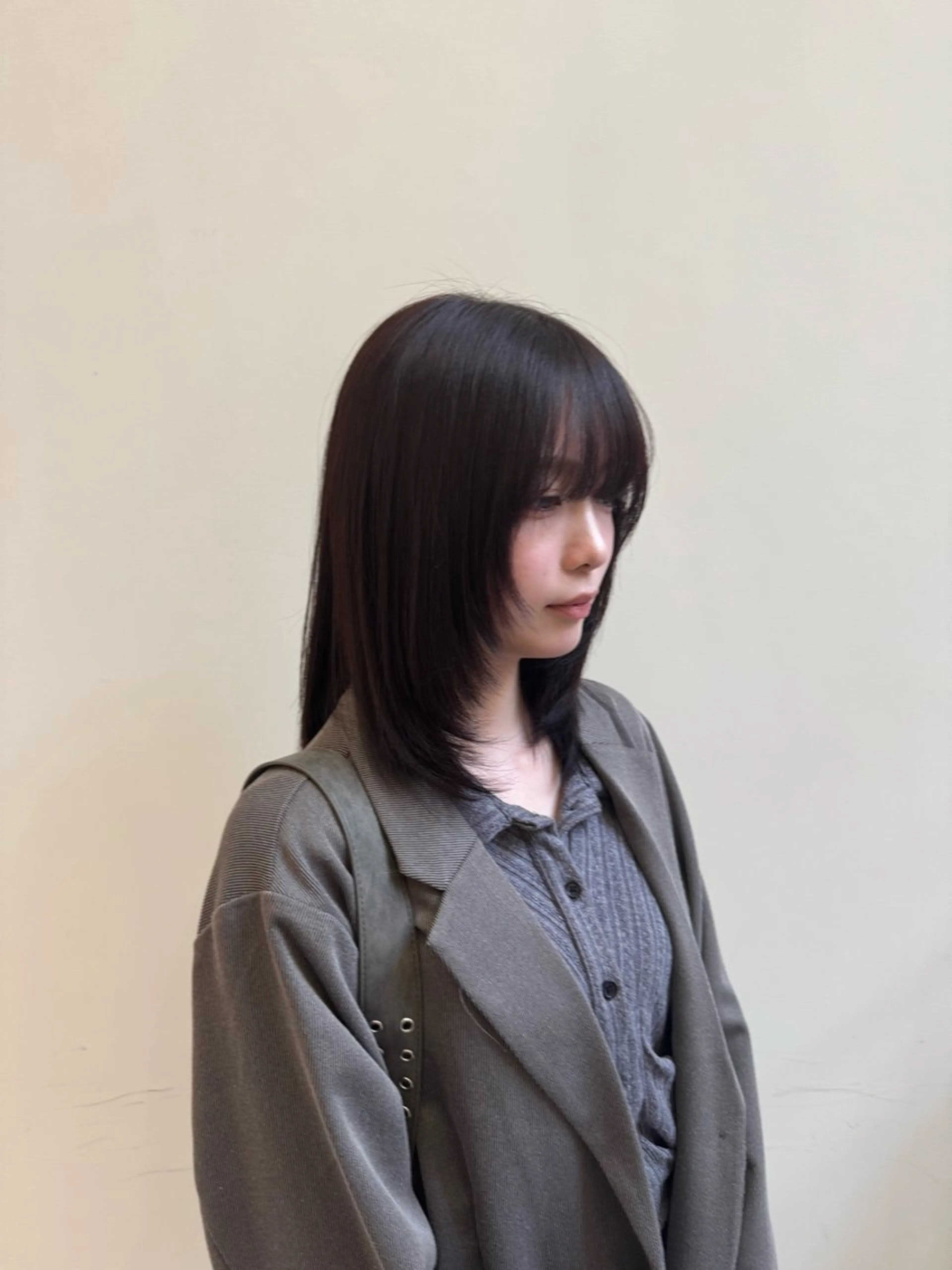 ミディアム レイヤーカット カット ヘアカラー トリートメント 透明感カラー/顔周り カット/レイヤーにかのヘアスタイル