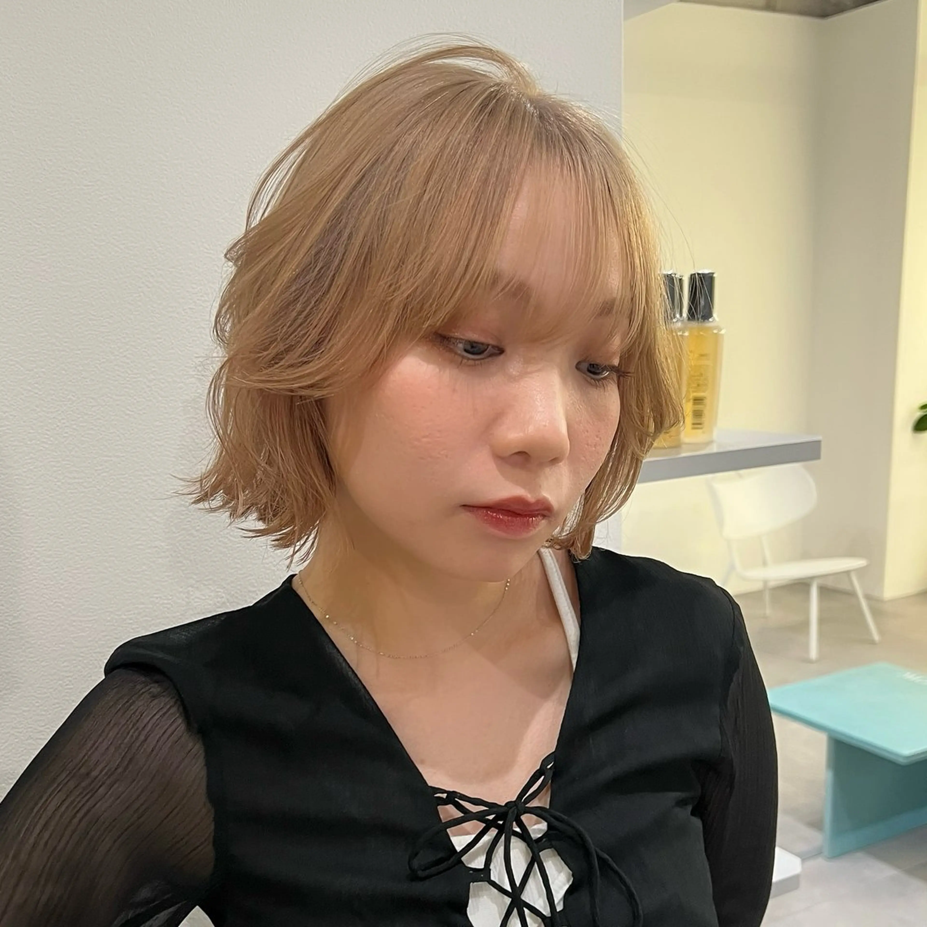 ミディアム カラー ボブレイヤー ベージュカラー ハイトーンカラー ハイトーンベージュ ボブ ✨メンズ/パーマ/ 三宅 昌太✨のヘアスタイル