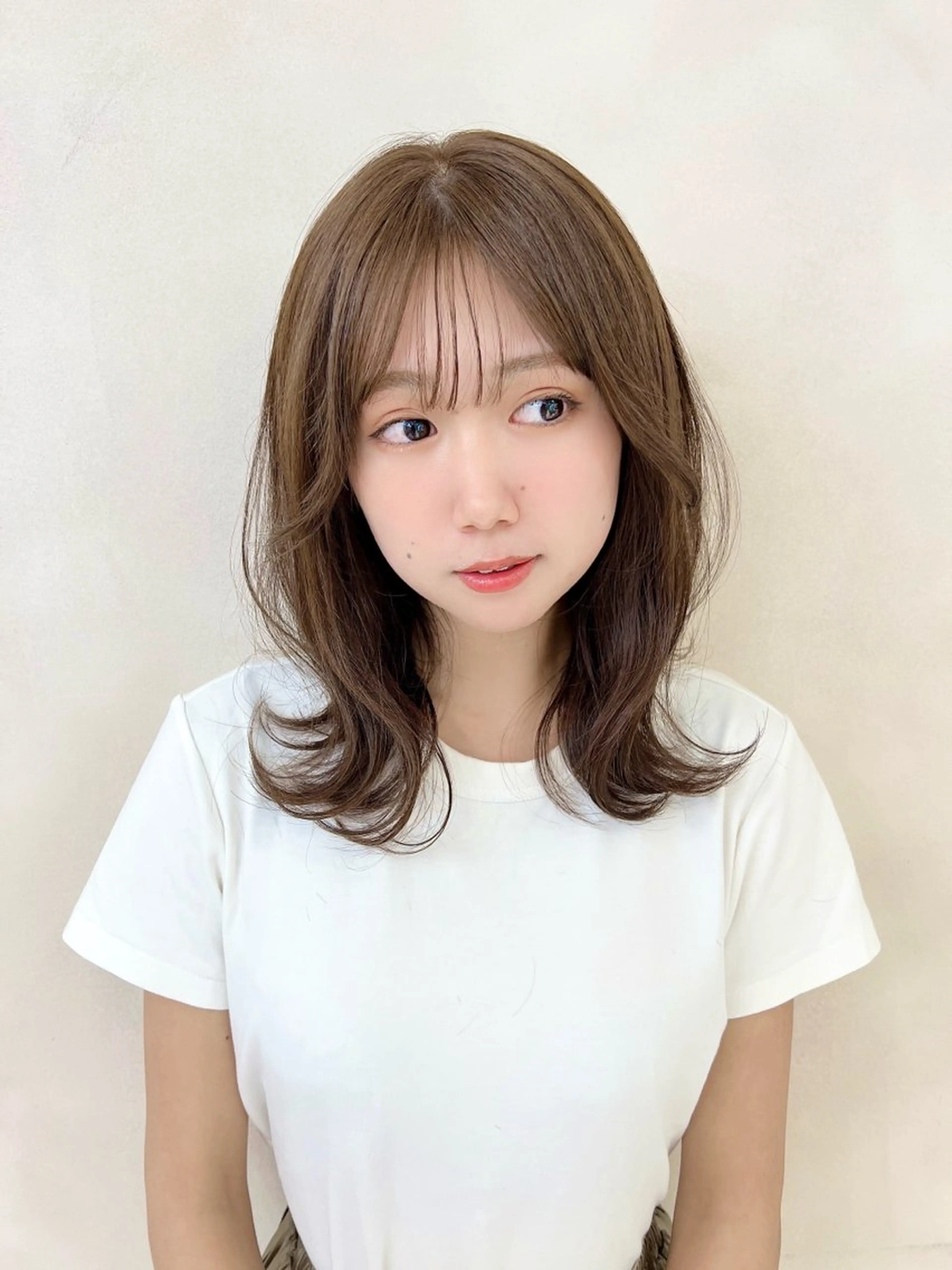 ミディアム 顔周りカット 似合わせカット おくれ毛 外ハネヘア 【広尾/恵比寿】 カットカラーのヘアスタイル