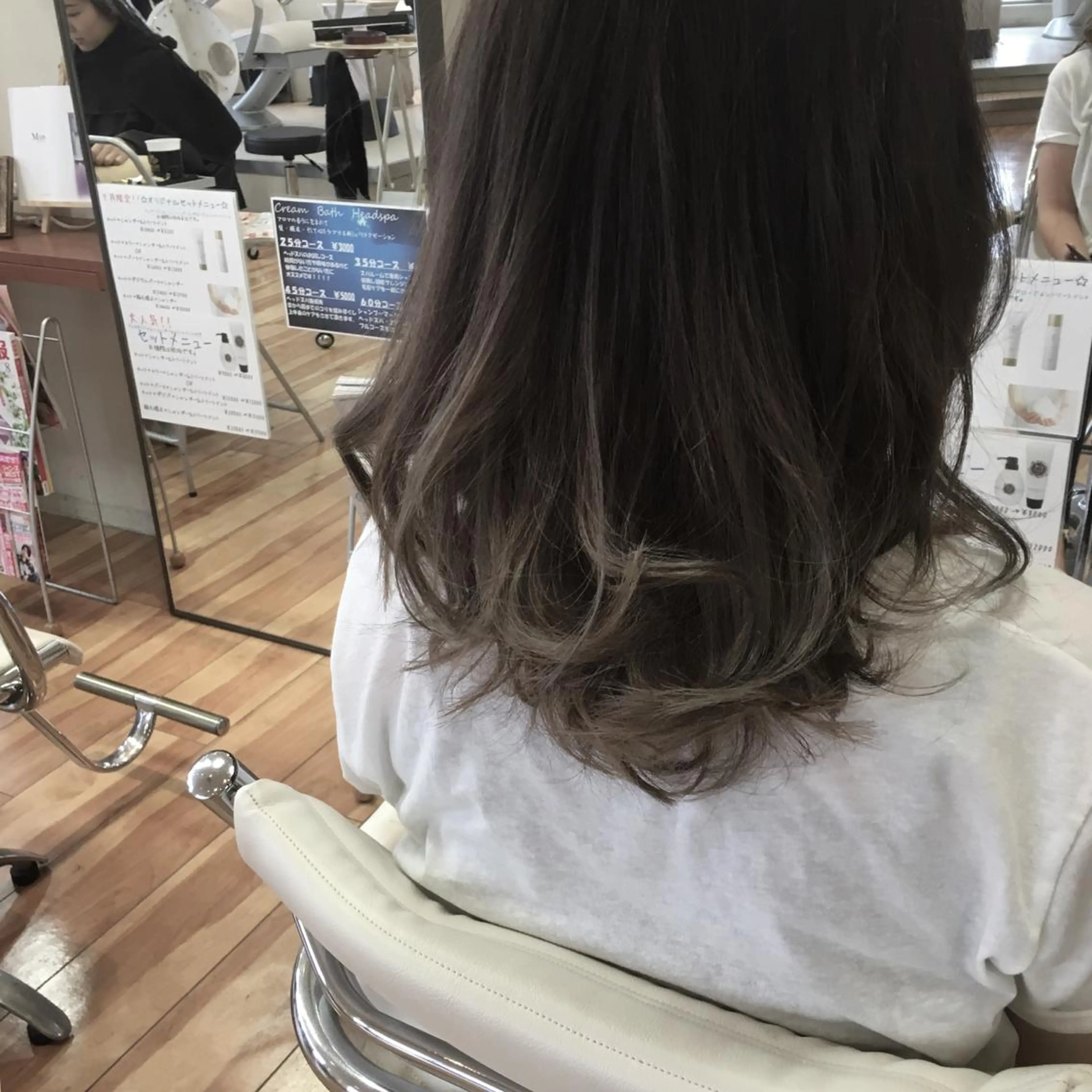 セミロング カラー グレージュ brace 立花のヘアスタイル
