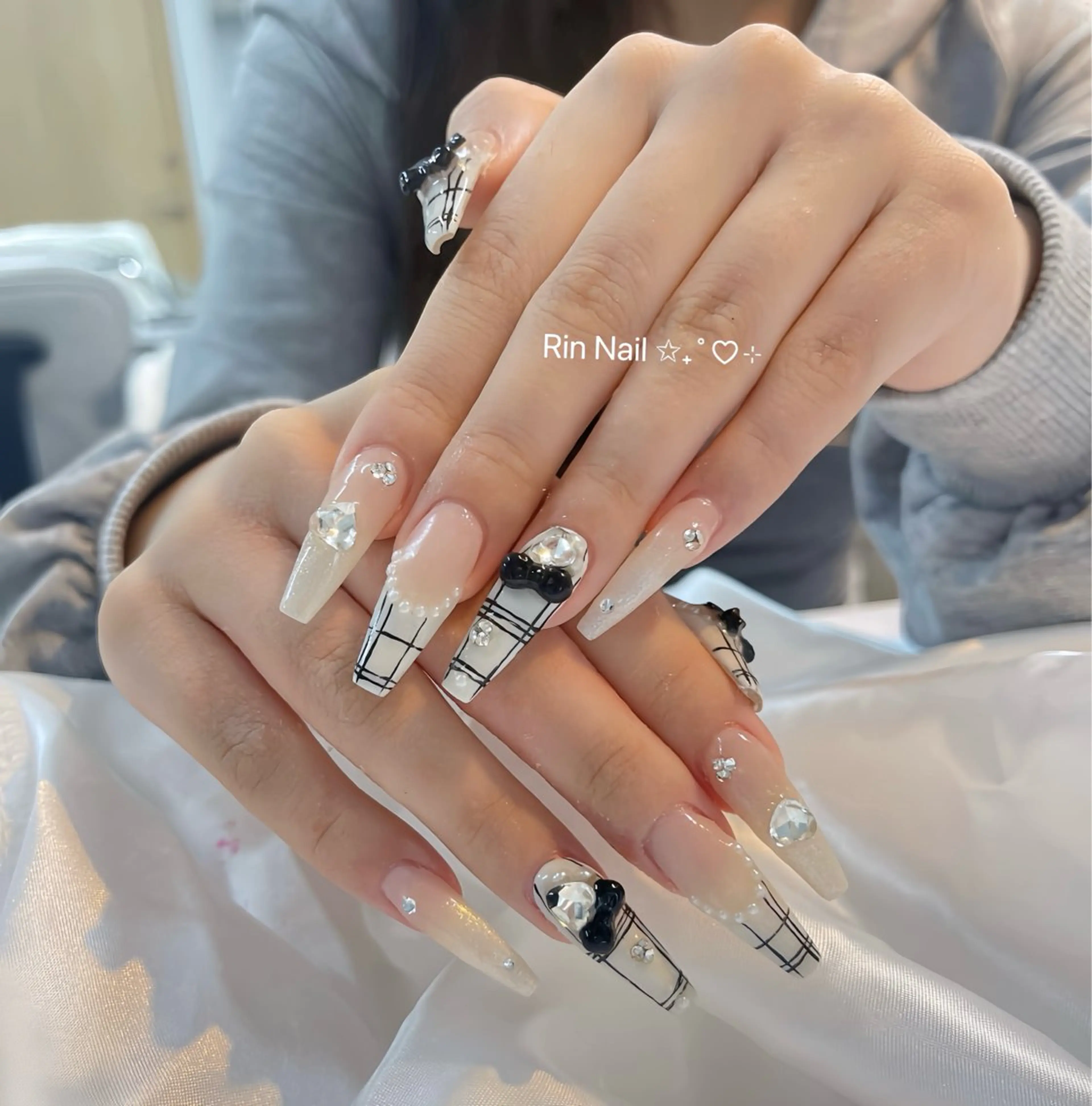 ネイル アートネイル チークネイル ジェルネイル ロングネイル マグネットネイル ハンドネイル Rin Nail 新大久保店のネイルデザイン