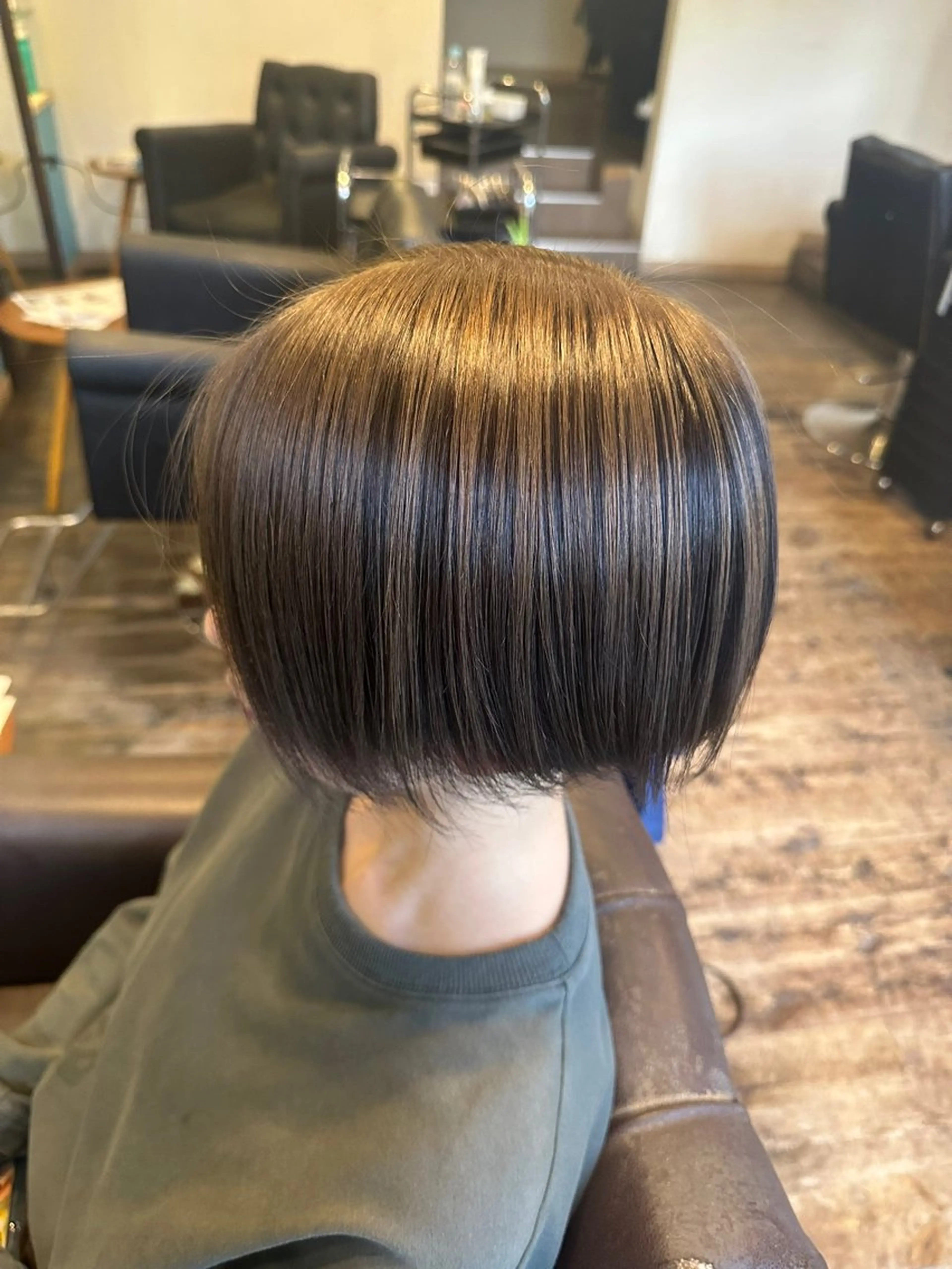 ショート カラー ヘアカラー 安達 望のヘアスタイル