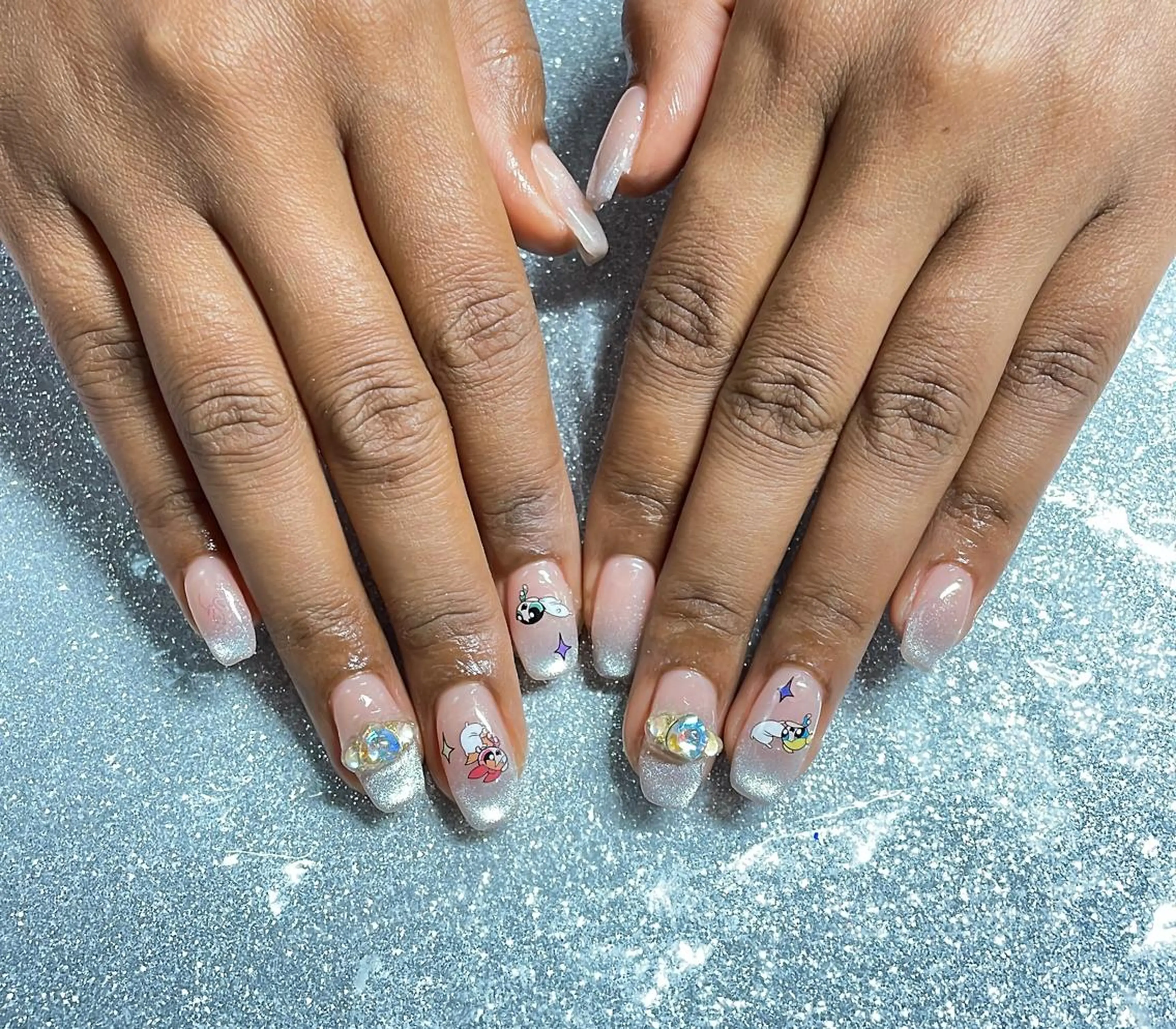 ネイル ハンドネイル VIERU 🌈🎀💖のネイルデザイン