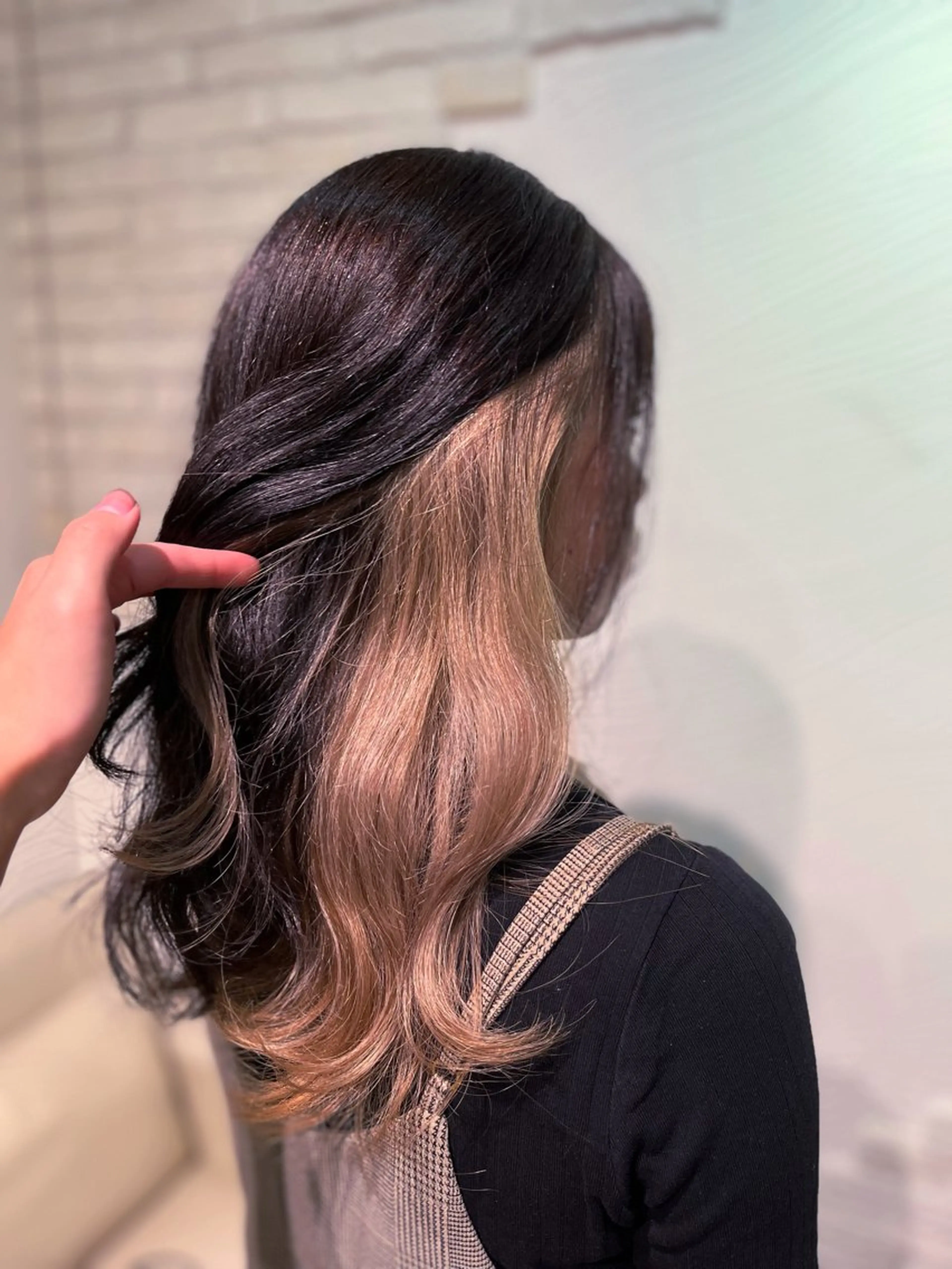 カラー アッシュ アッシュグレー ベージュカラー 渋田 唯のヘアスタイル