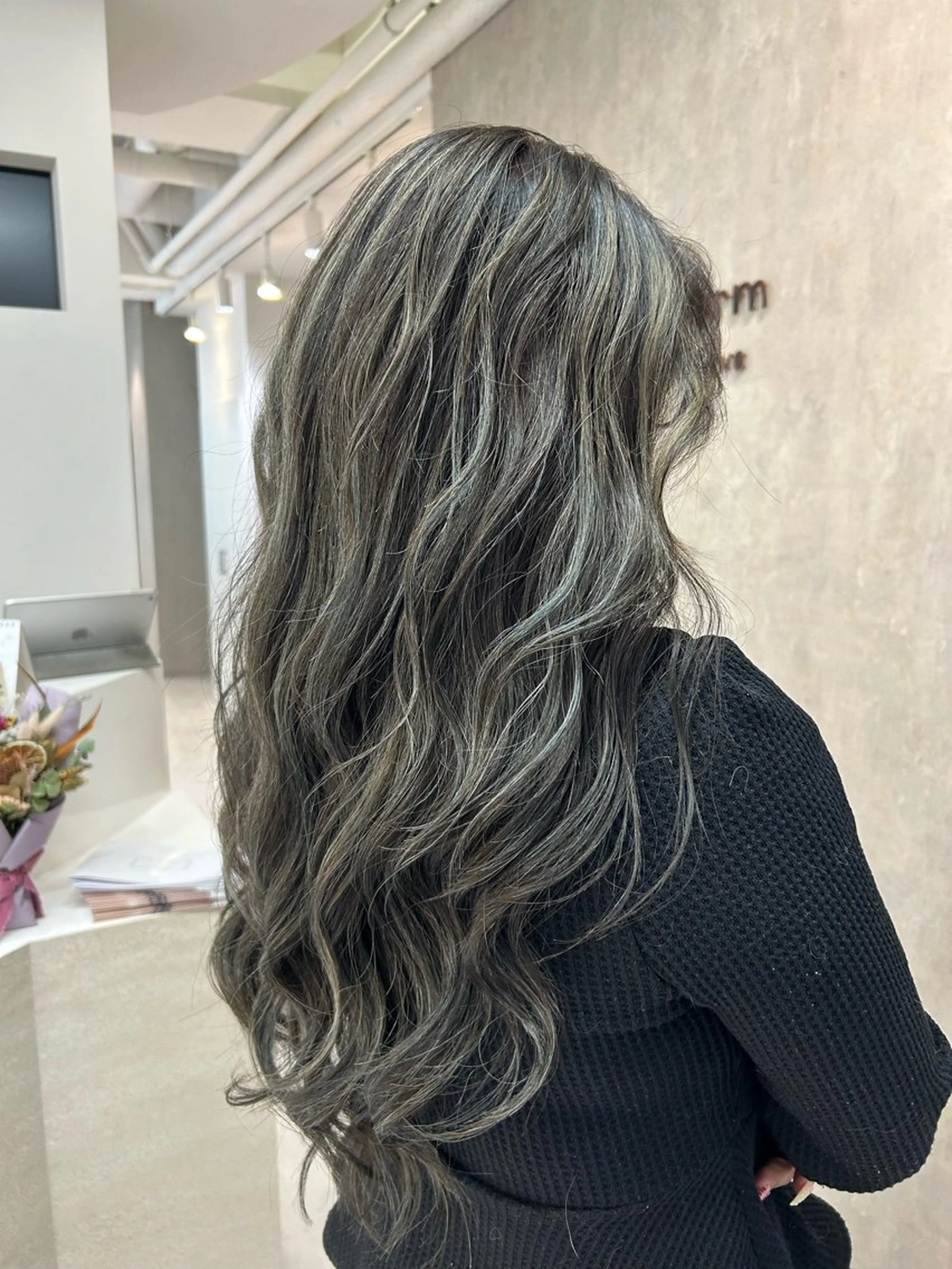 ロング カラー ハイライトカラー オレンジ ハイライト カット ヘアカラー 白髪ぼかし／ 海外風／竹井俊介のヘアスタイル