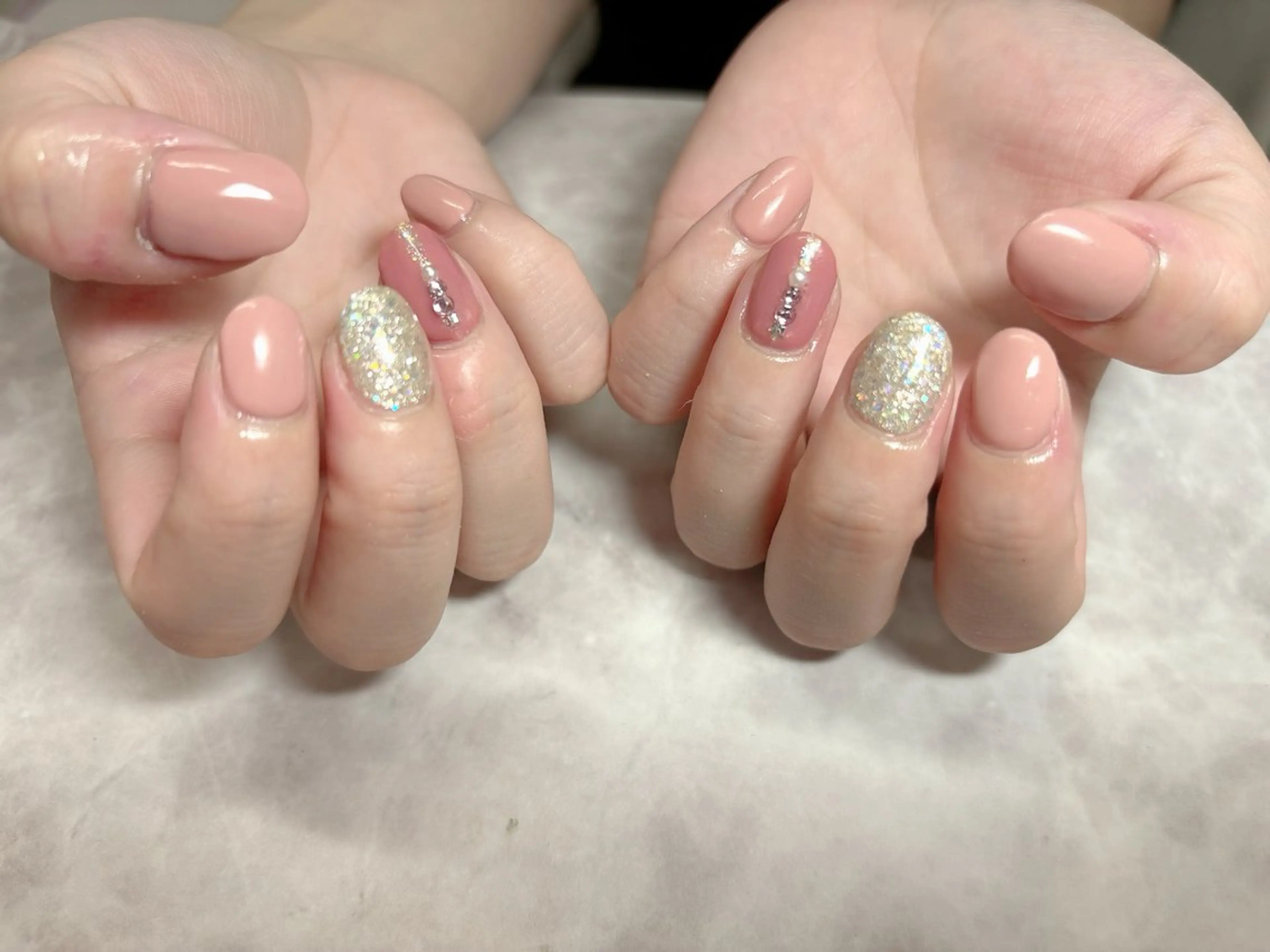 2ヶ月以内の再来店🩷オフ込み定額デザインハンドネイル オフ代半額💅5830円の写真