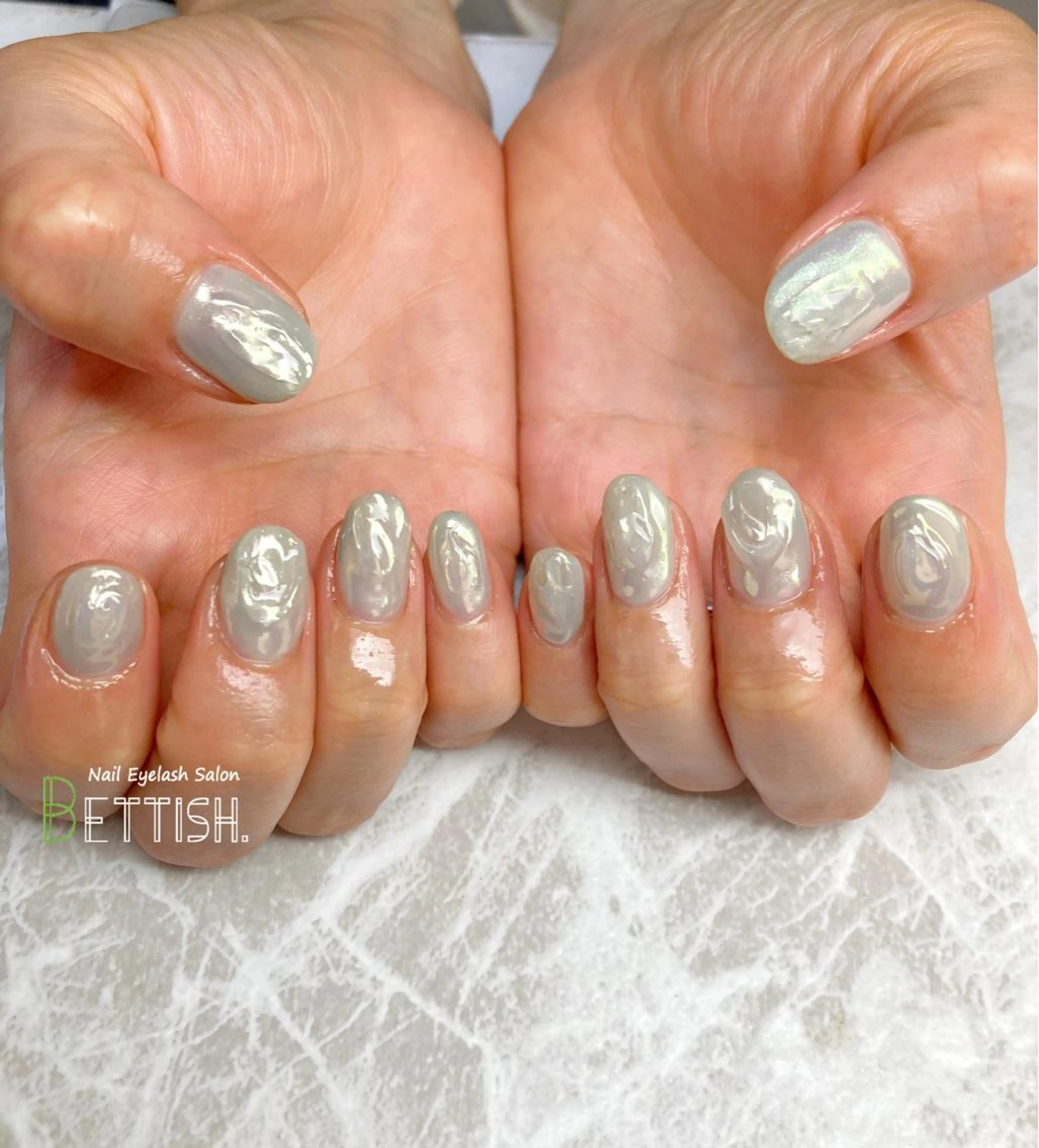 ネイル オーロラネイル グリーン ミラーネイル ワンカラーネイル ぷっくりネイル ハンドネイル BETTISH. KUMIKO☺︎︎のネイルデザイン