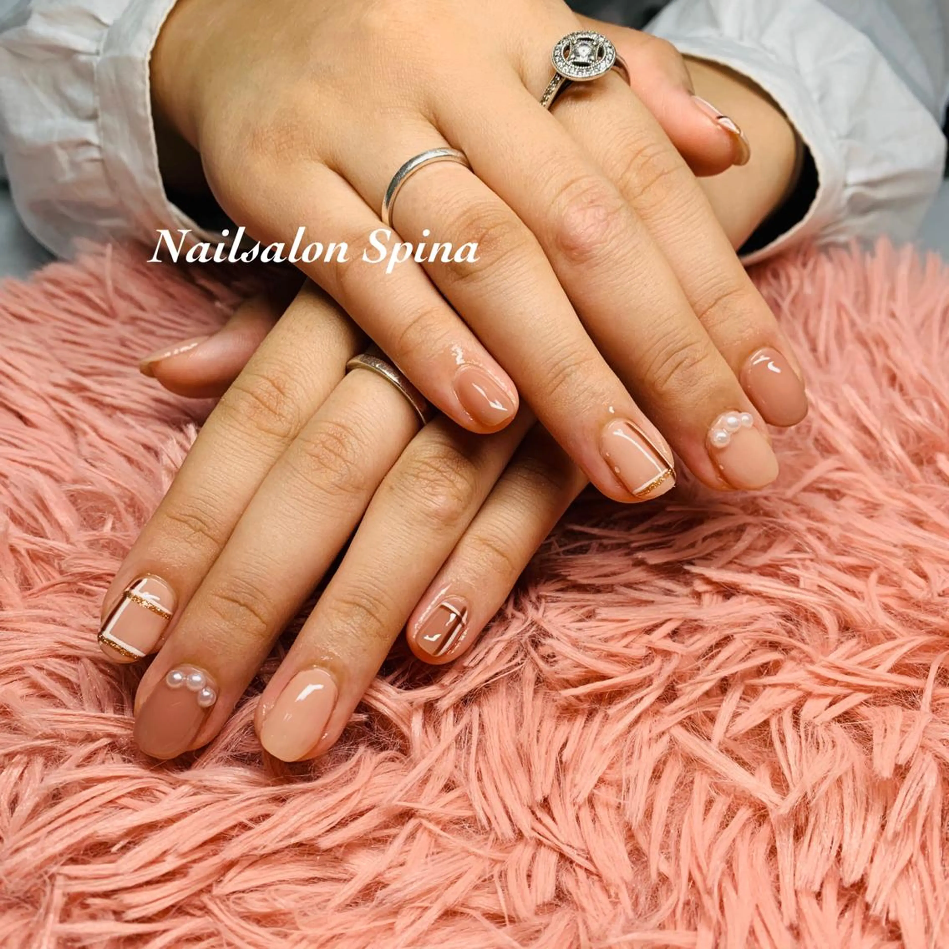 ネイル アートネイル ジェルネイル ラメ(グリッター) ピンク ピンクベージュ Nailsalon Spina 琴美のネイルデザイン