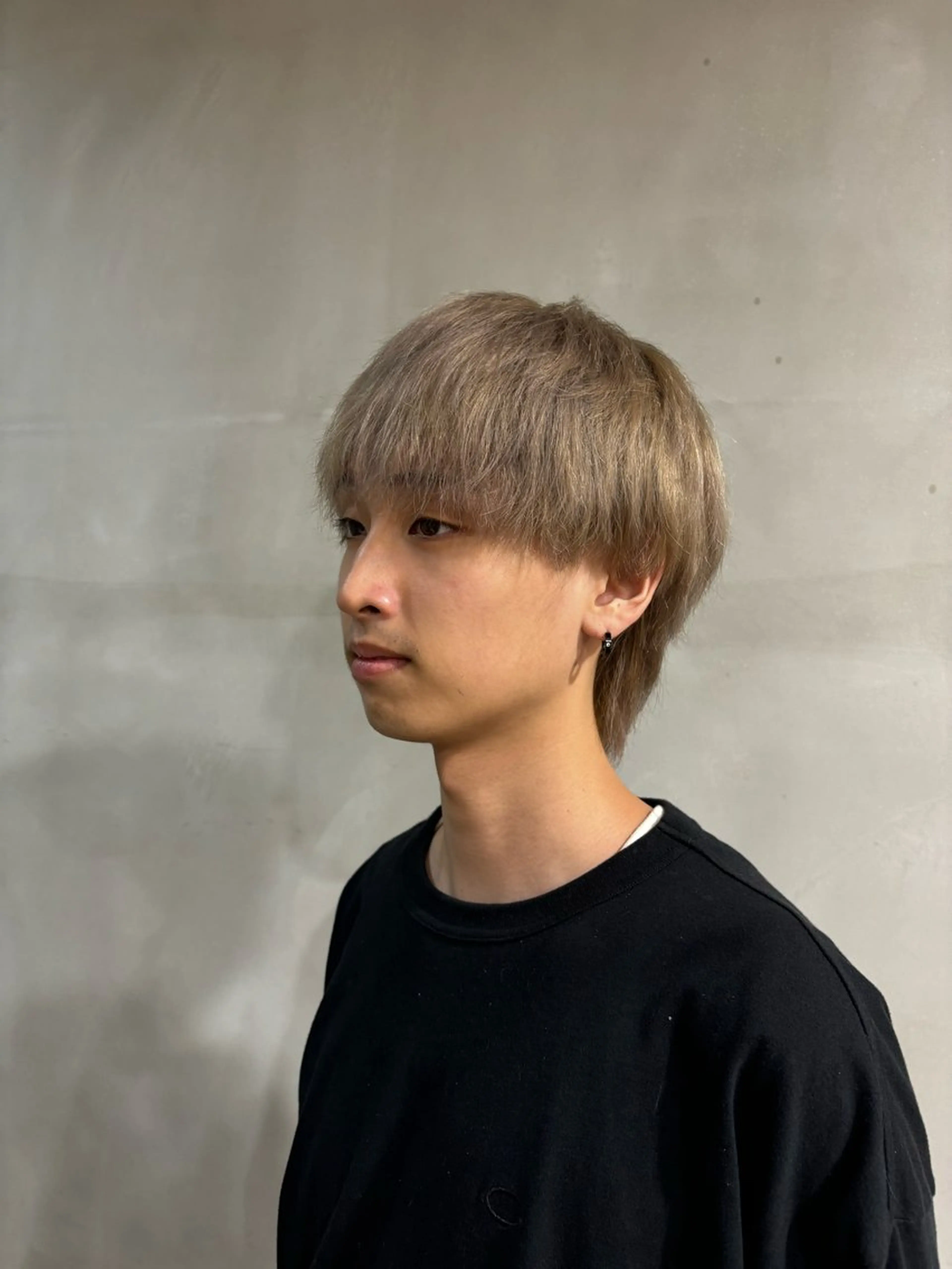 ショート カラー メンズ ベージュカラー ミルクティーベージュ ヘアカラー そうや🐺ブリーチ/ デザインカラーのヘアスタイル