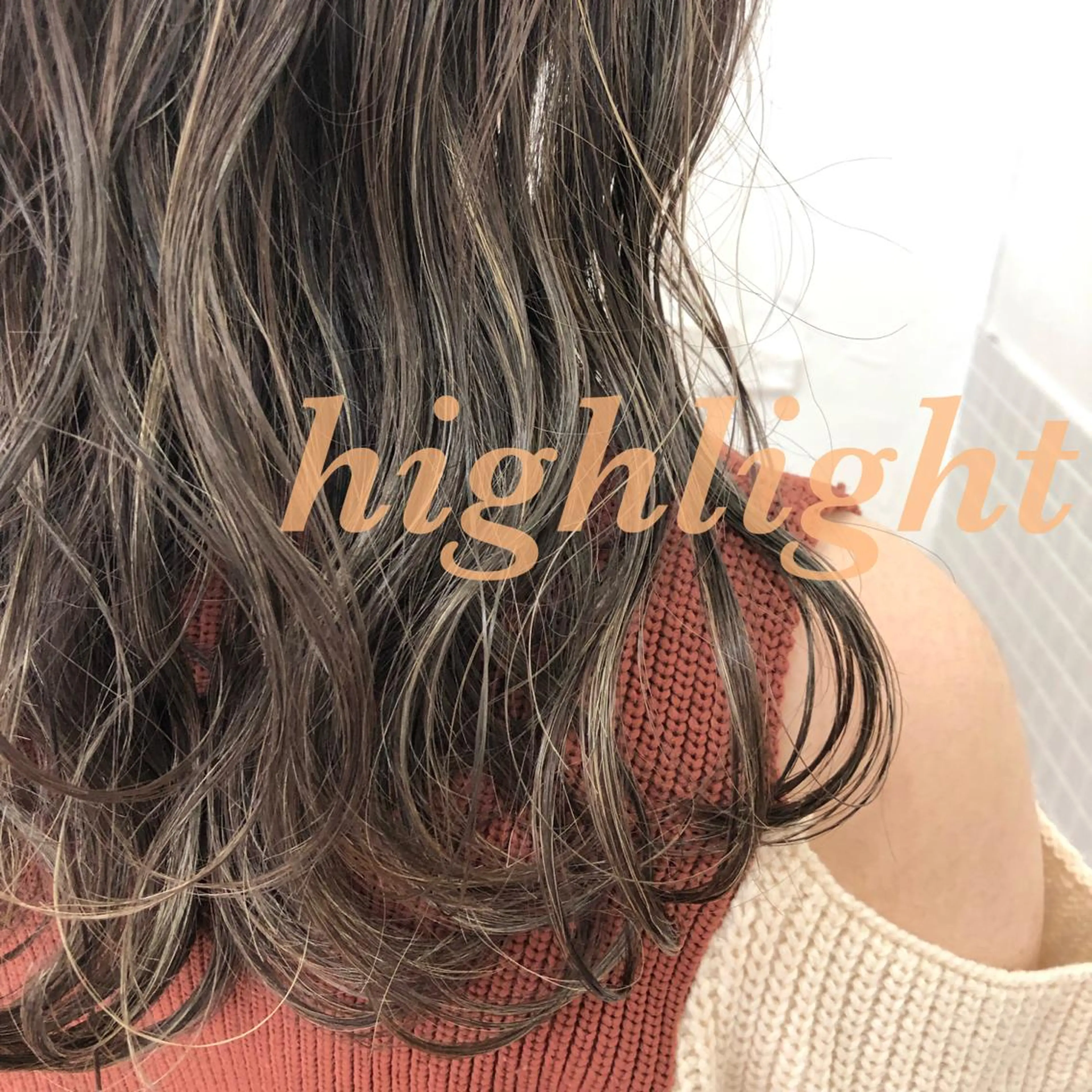 セミロング ハイライト ヘアカラー ショート 嶋津祥希のヘアスタイル